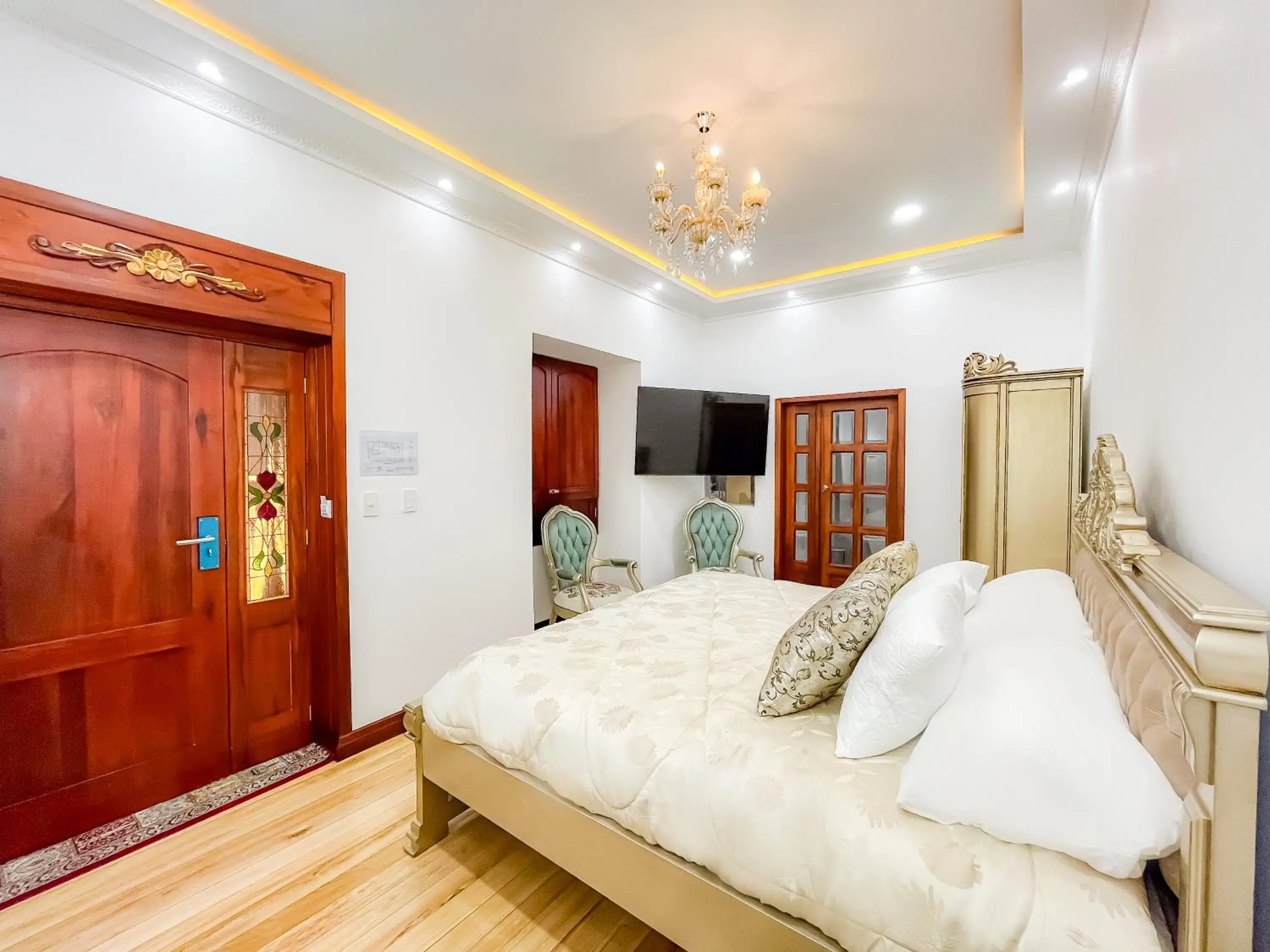 Deluxe Suite in Hotel & Rooftop King Experience by David Deluxe Suite in Hotel & Rooftop King Experience by David