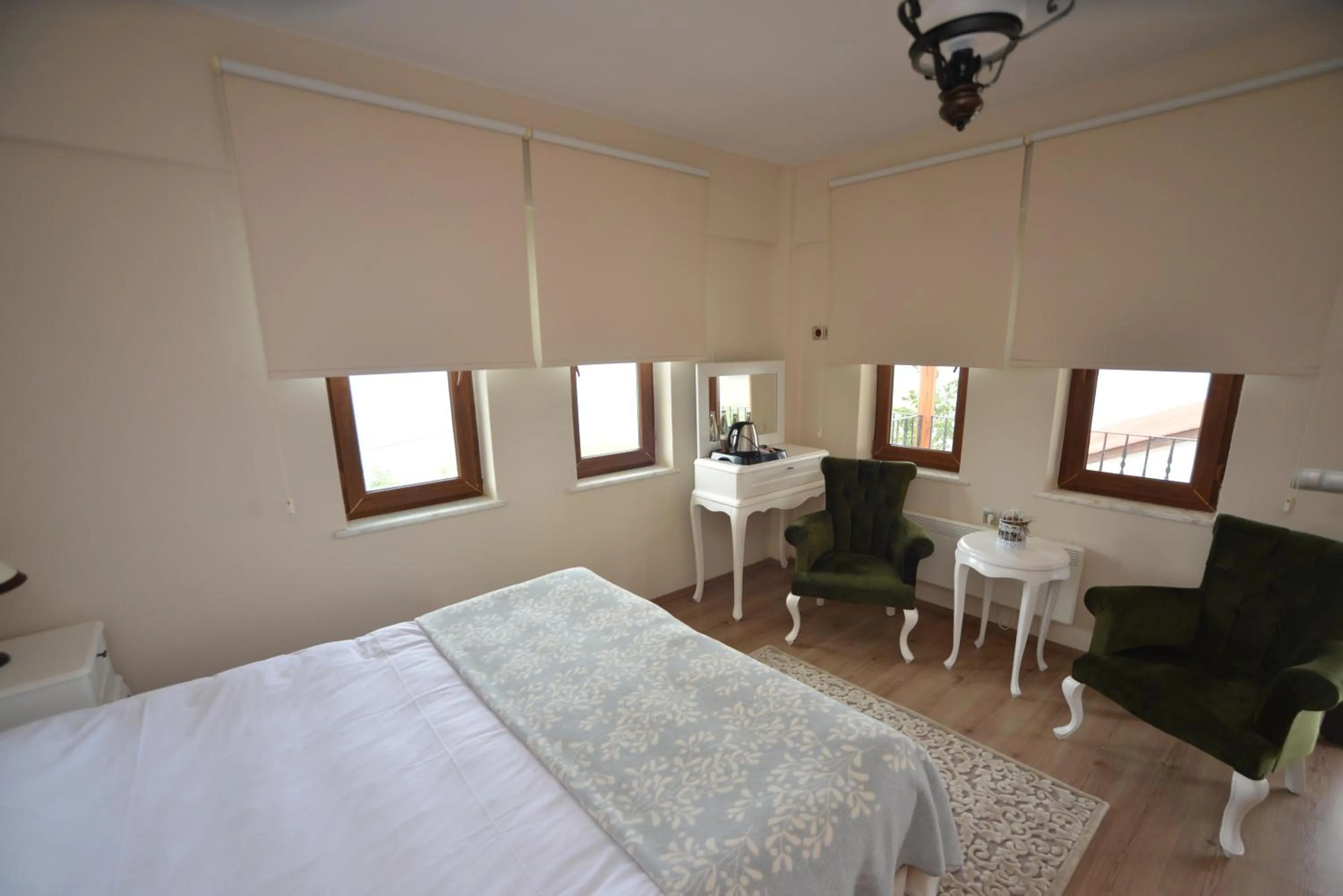 Photo of the whole room, Bed in Akamoy Boztepe Hotel & restaurant