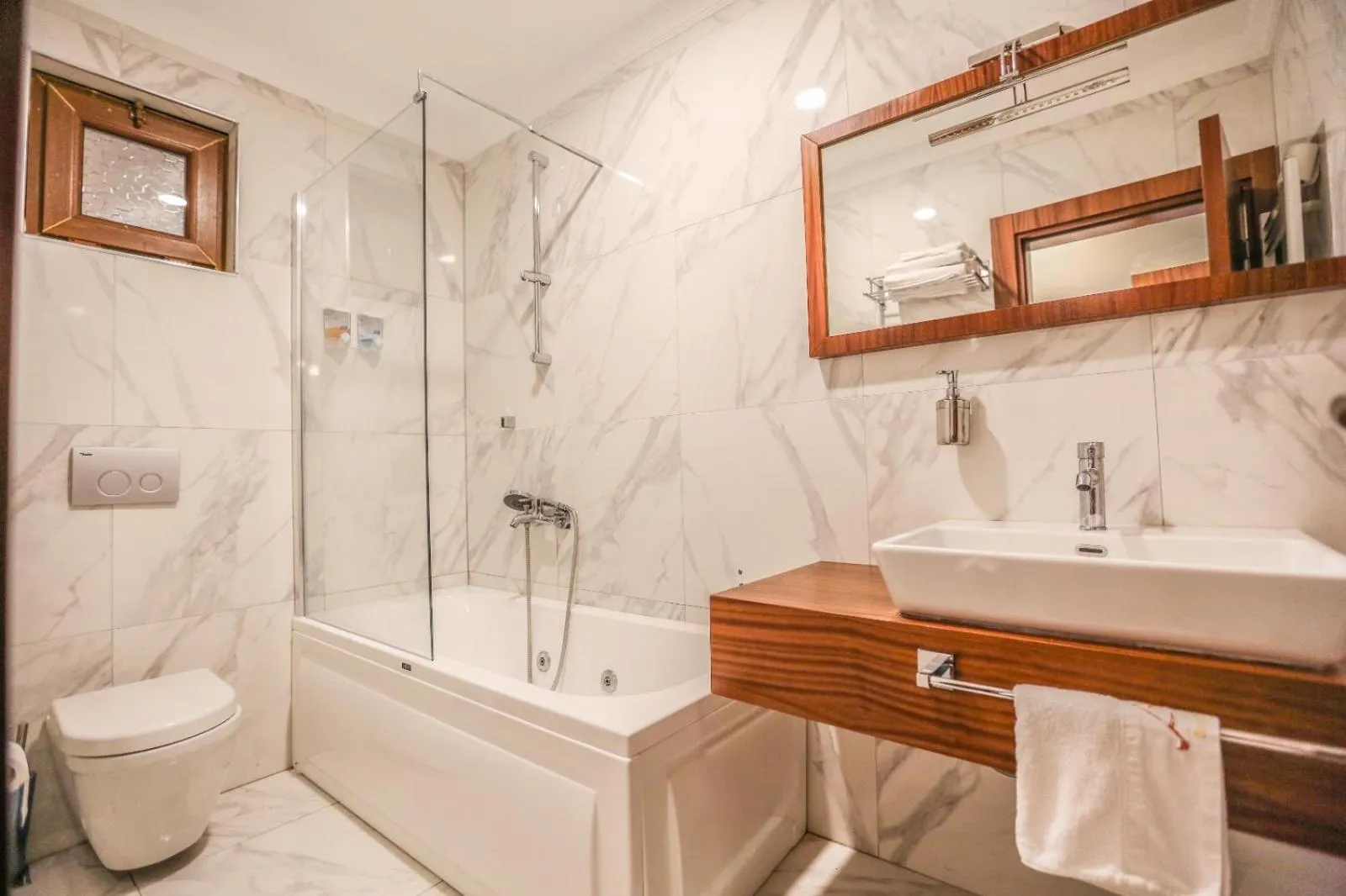 Shower in Akamoy Boztepe Hotel & restaurant