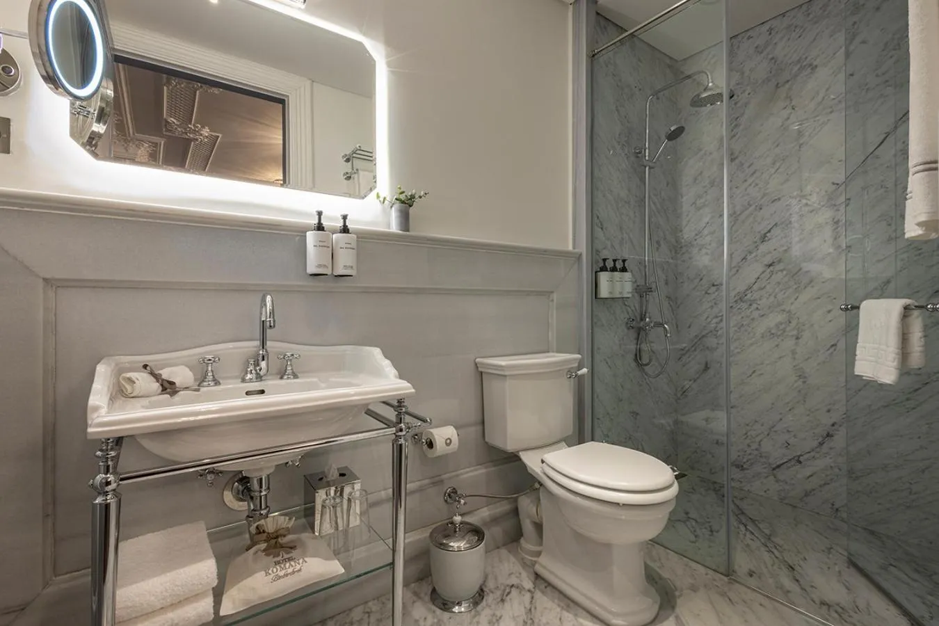 Shower in Komana Hotel Binbirdirek