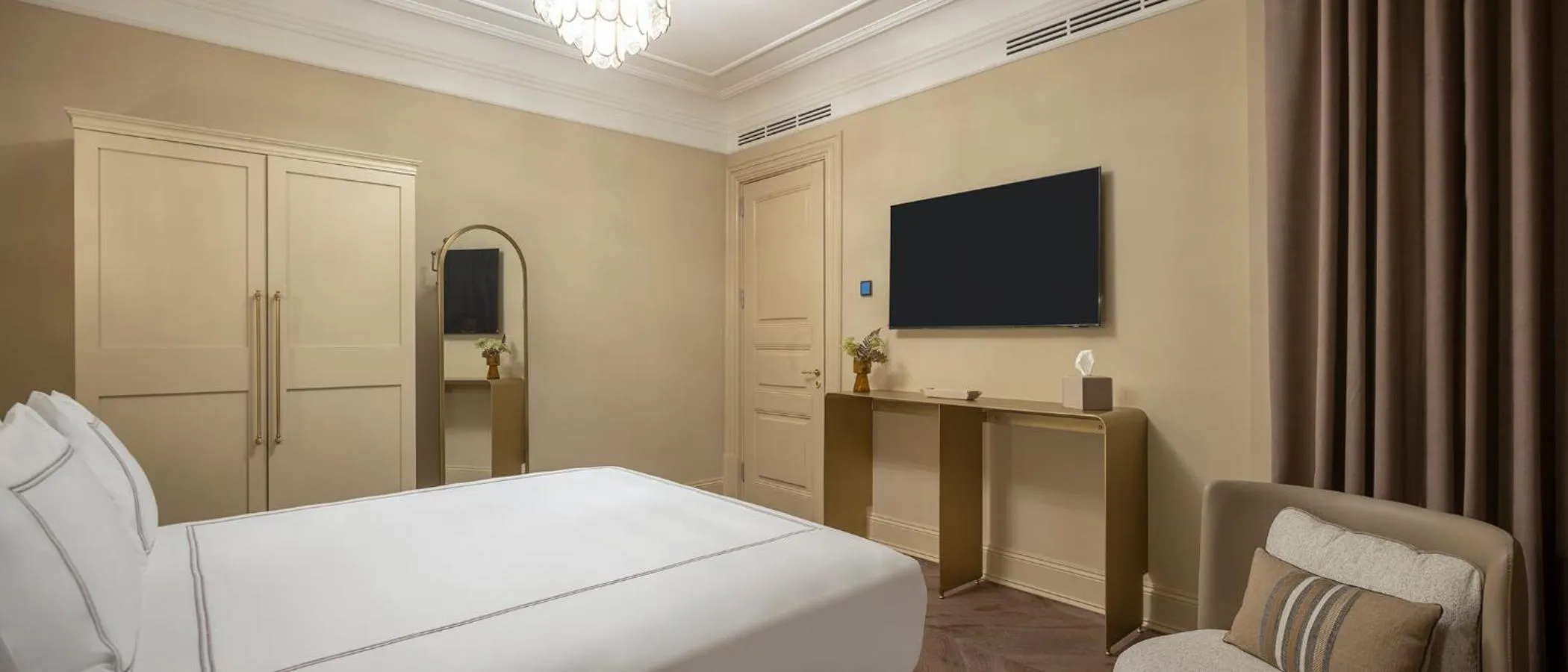 Photo of the whole room, Bed in Komana Hotel Binbirdirek