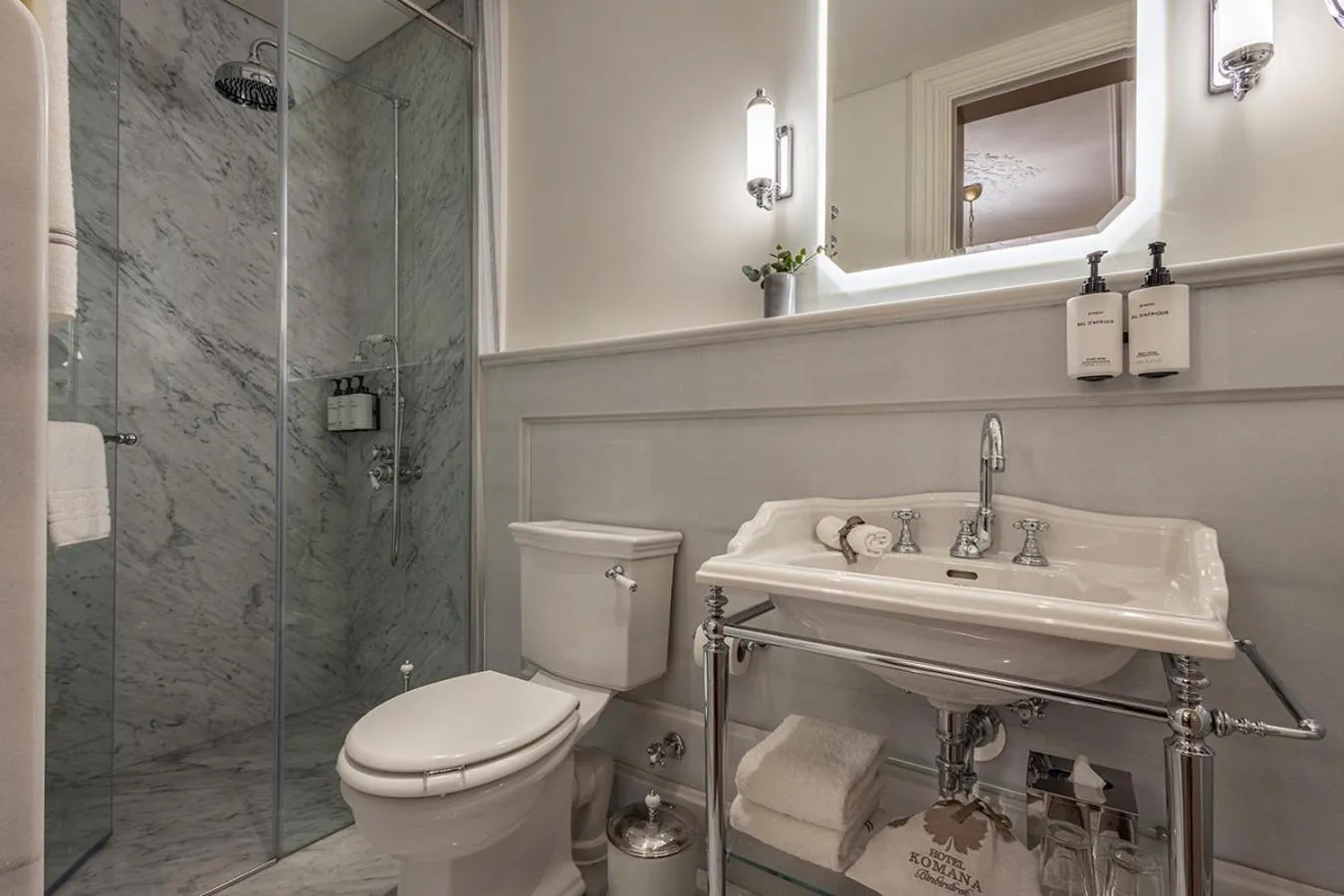 Shower in Komana Hotel Binbirdirek