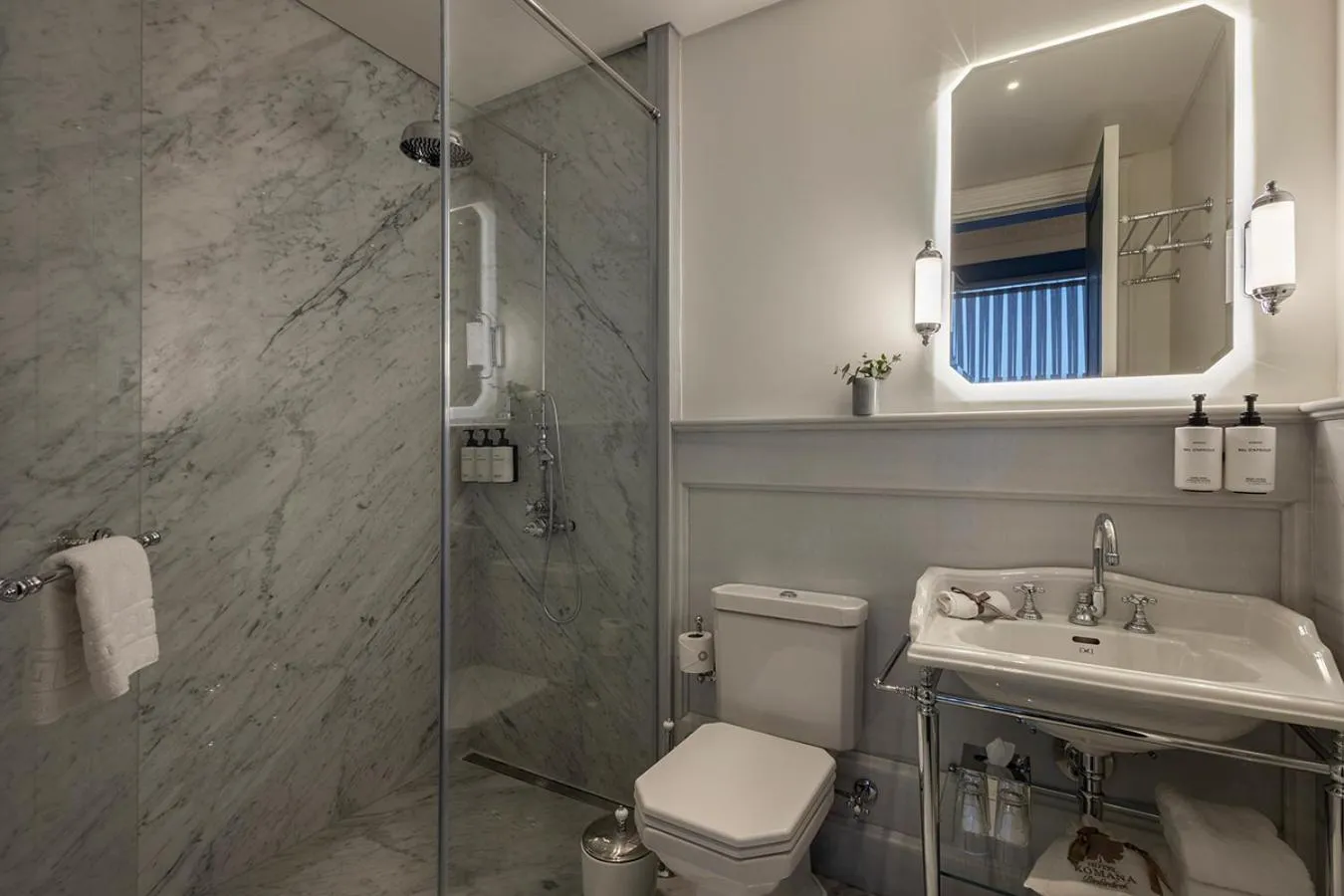 Shower in Komana Hotel Binbirdirek