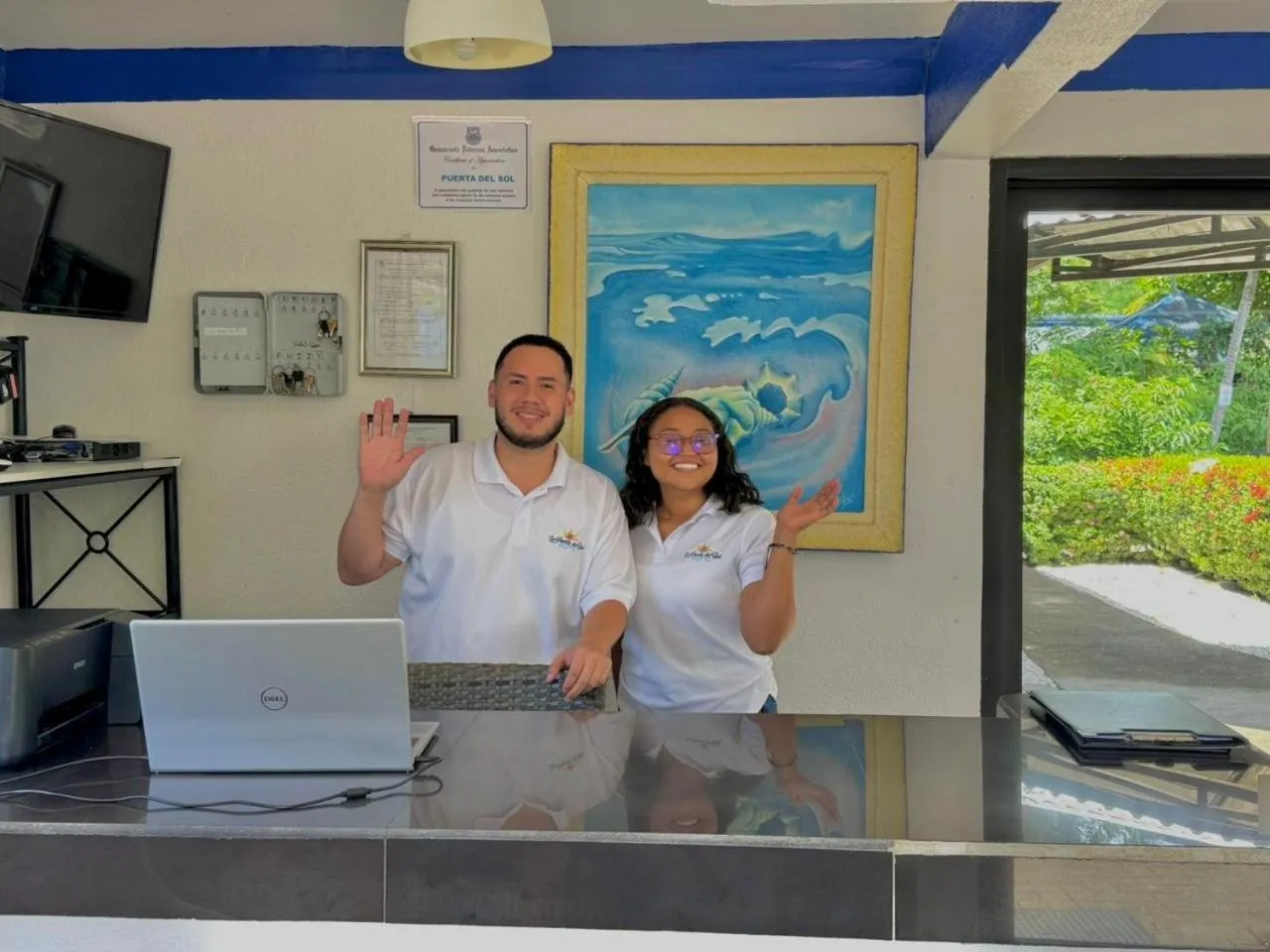 Staff in La Puerta del Sol