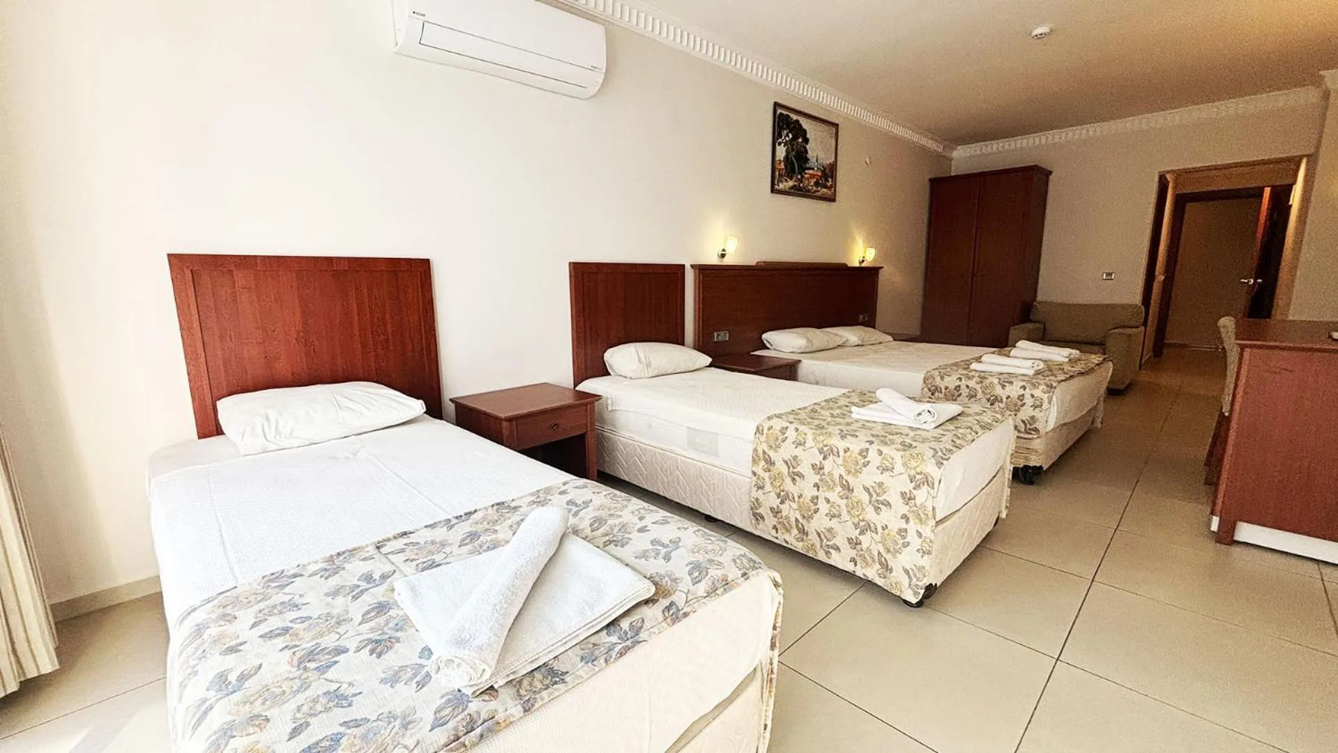 Photo of the whole room, Bed in Forum Residence Hotel