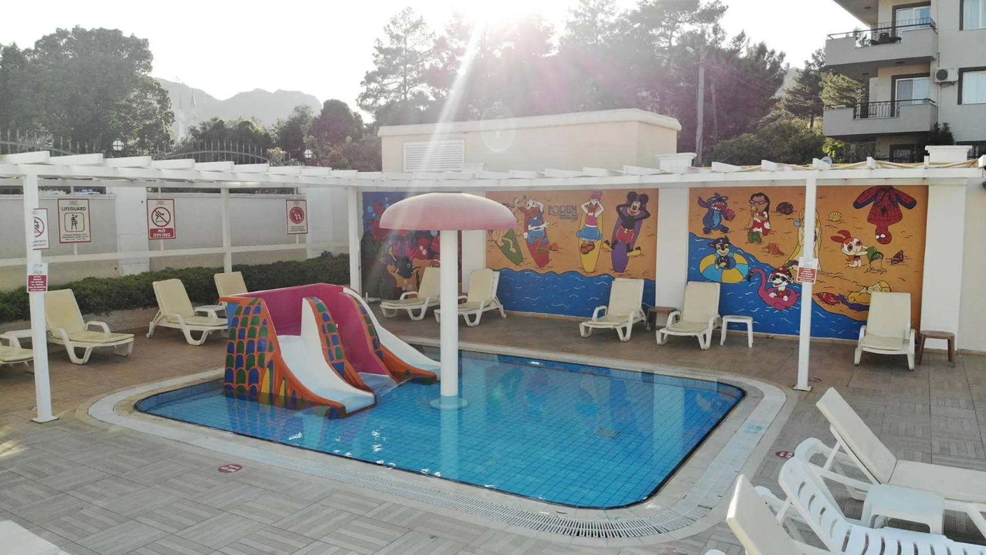 Swimming pool in Forum Residence Hotel