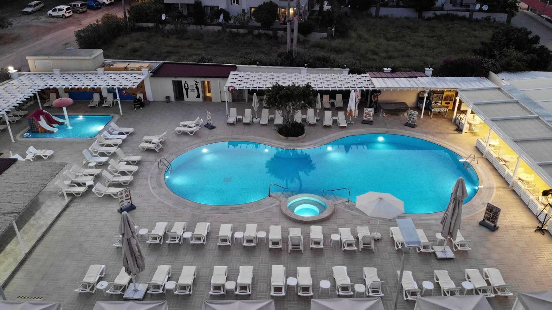 Swimming pool in Forum Residence Hotel