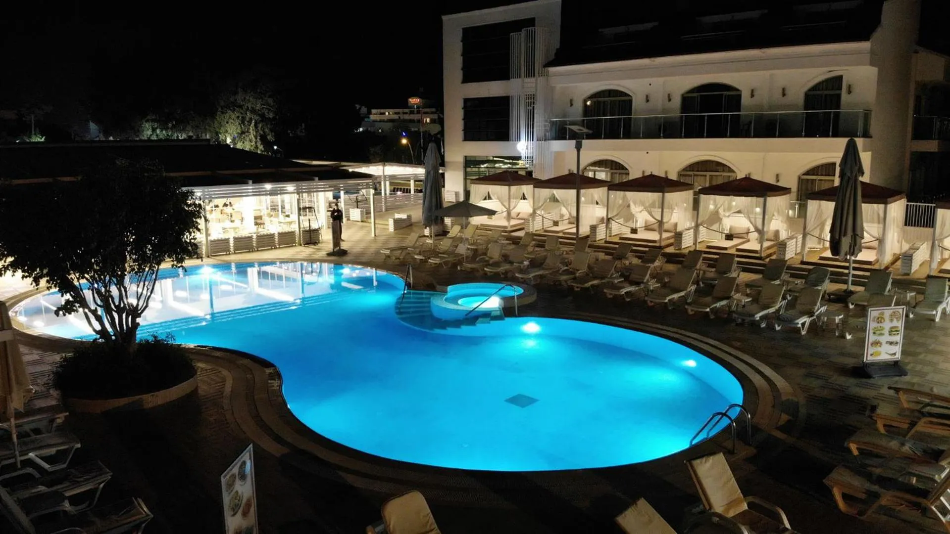 Patio in Forum Residence Hotel