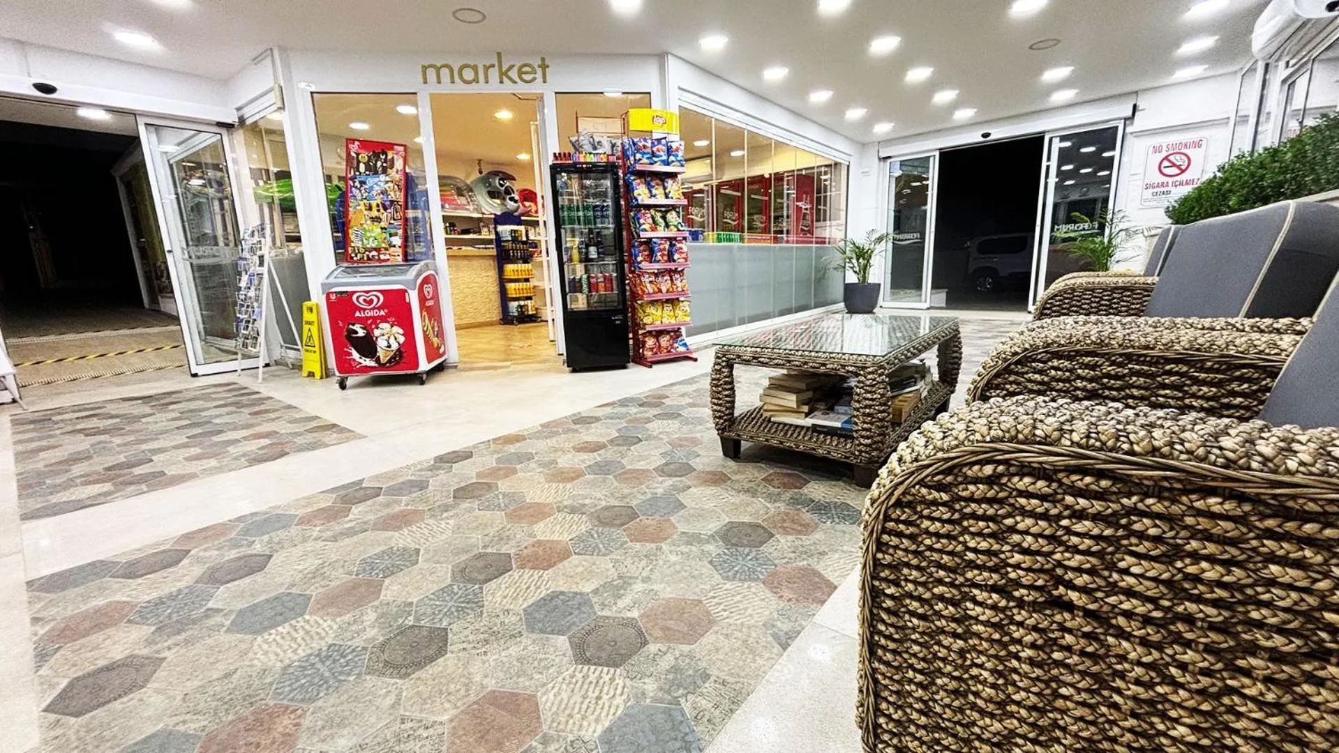 Supermarket/grocery shop in Forum Residence Hotel