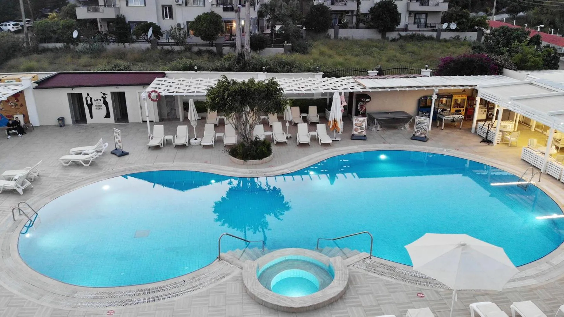 Swimming pool in Forum Residence Hotel