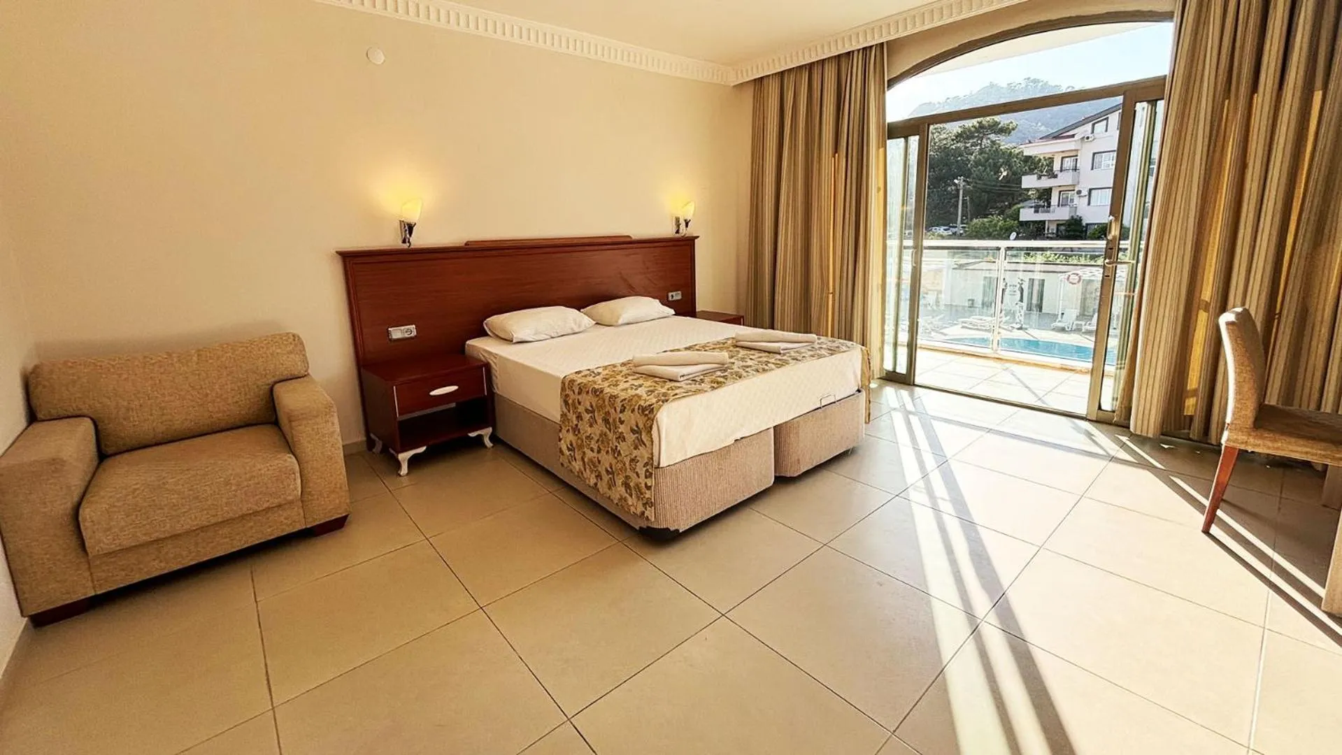 Photo of the whole room, Bed in Forum Residence Hotel