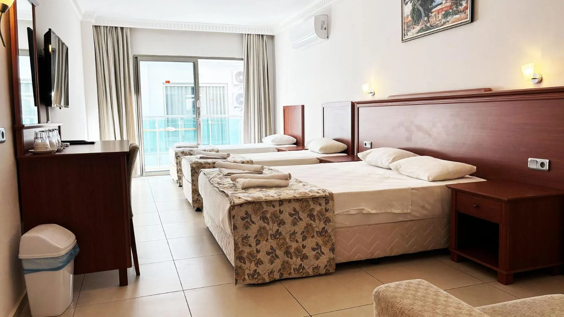 Photo of the whole room, Bed in Forum Residence Hotel