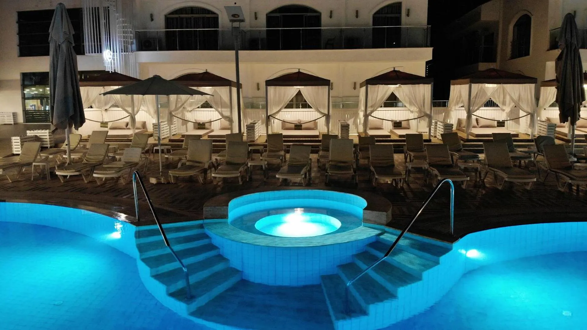 Pool view in Forum Residence Hotel