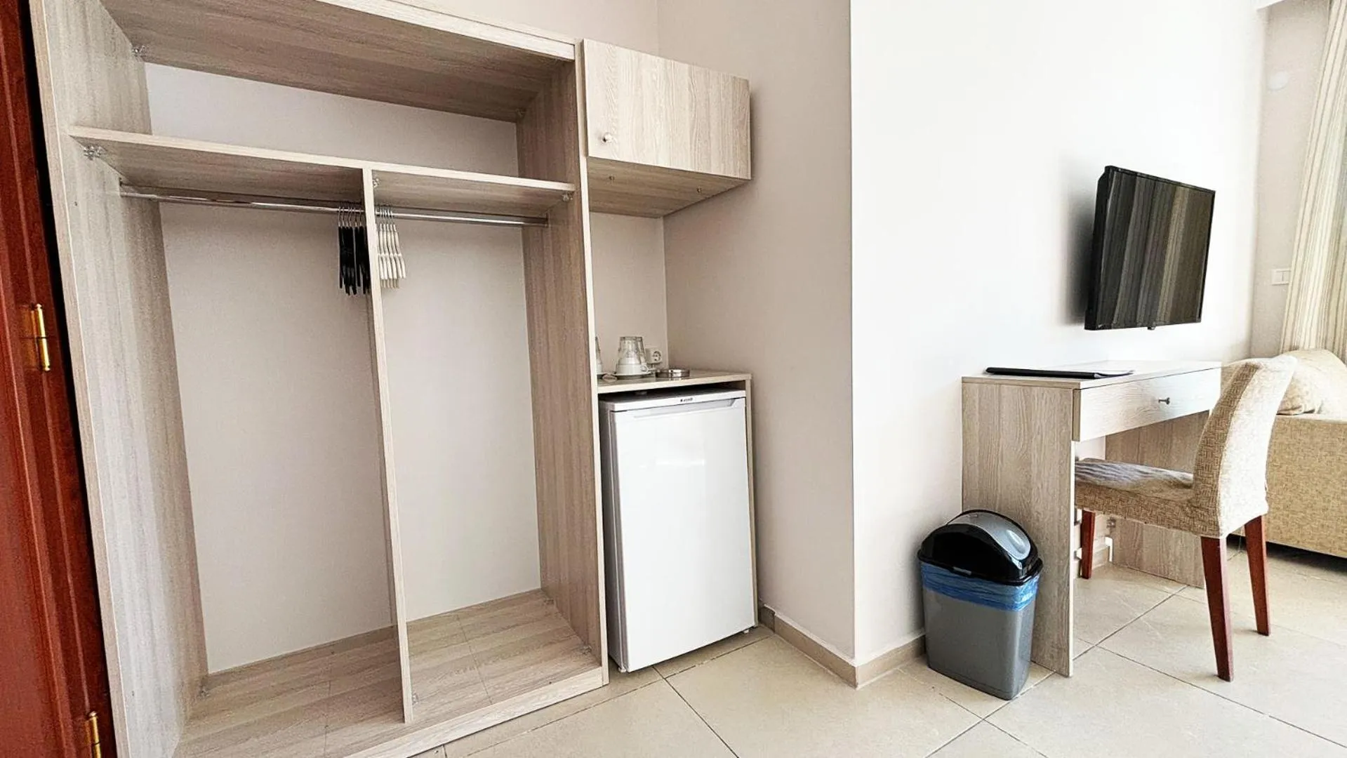 wardrobe in Forum Residence Hotel