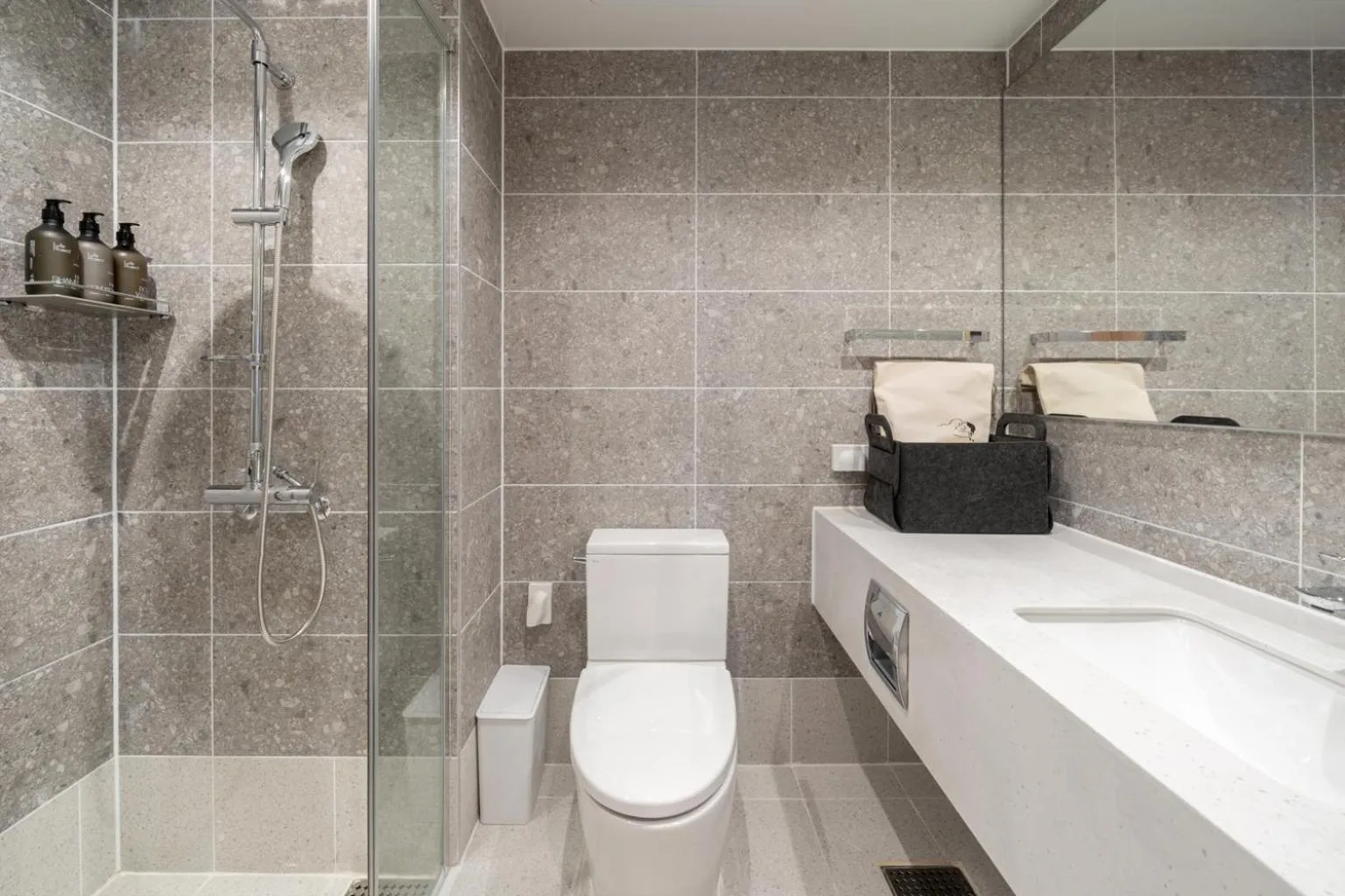 Shower in Le Collective Sokcho Beach