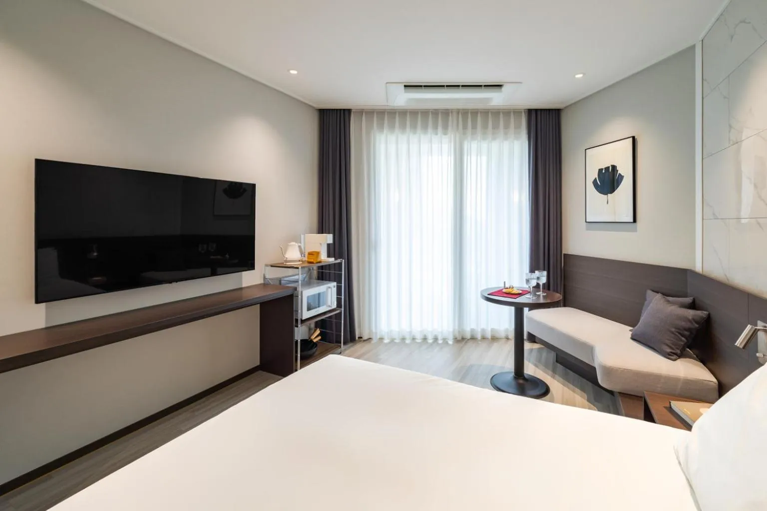 Property building, Bed in Le Collective Sokcho Beach