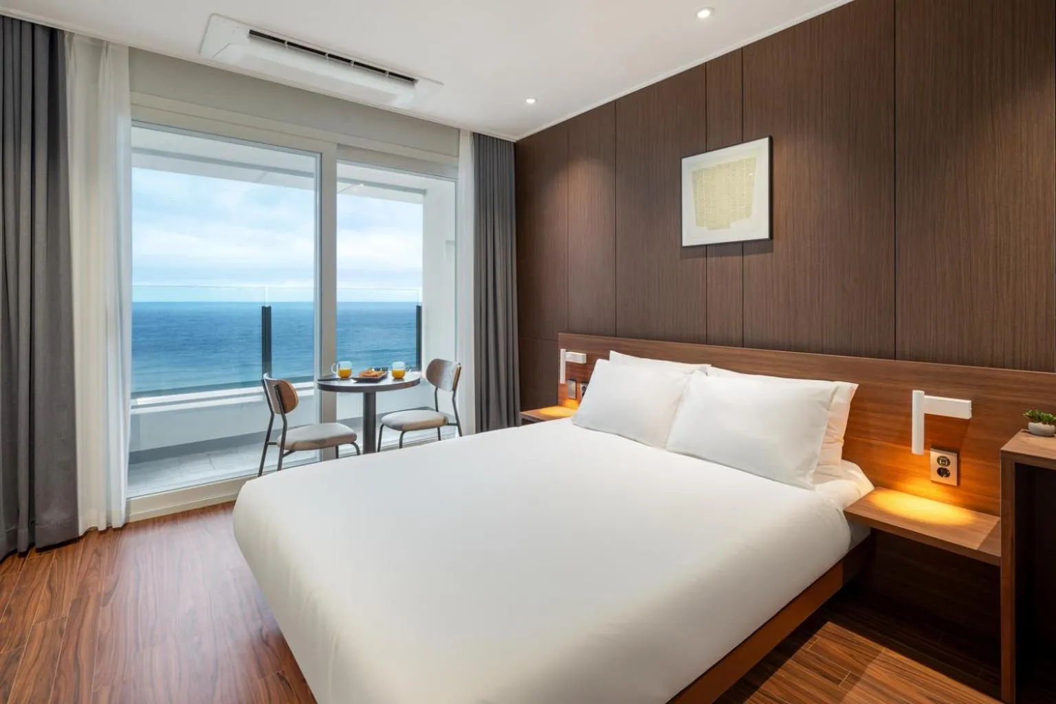 Property building, Bed in Le Collective Sokcho Beach