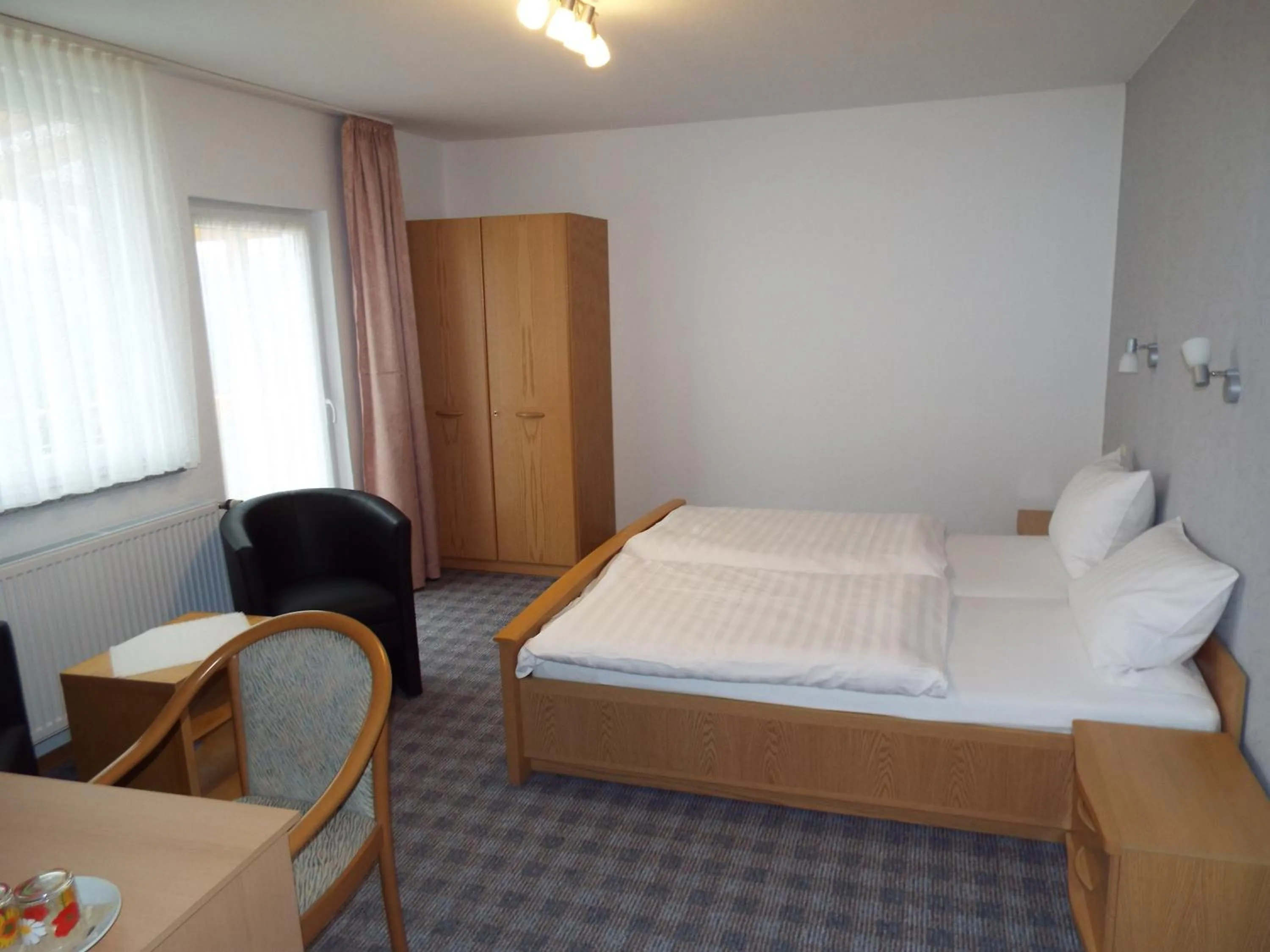 Photo of the whole room, Bed in Hotel garni Zum Reinhardswald