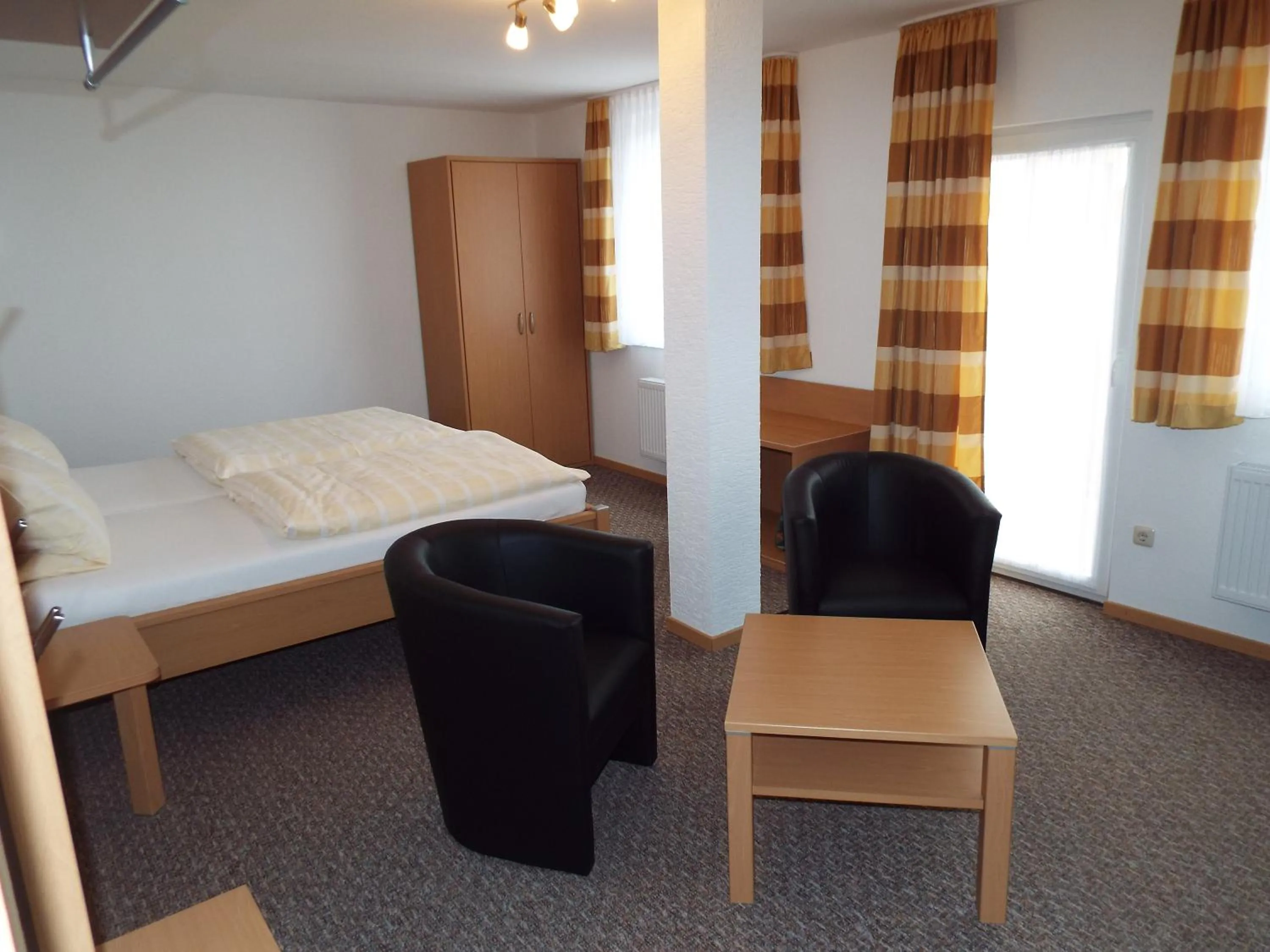 Photo of the whole room, Bed in Hotel garni Zum Reinhardswald