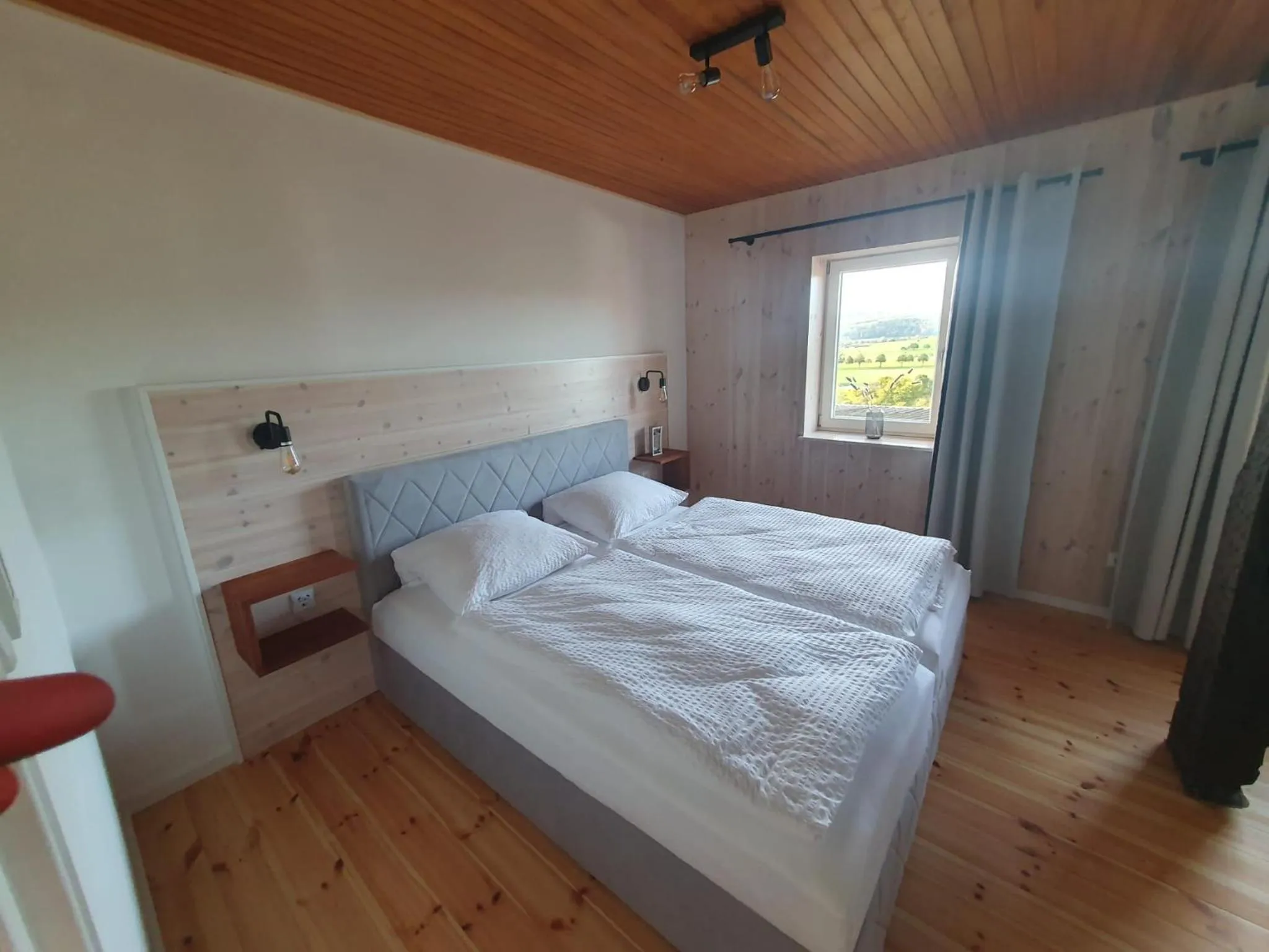 Bed in Hotel garni Zum Reinhardswald