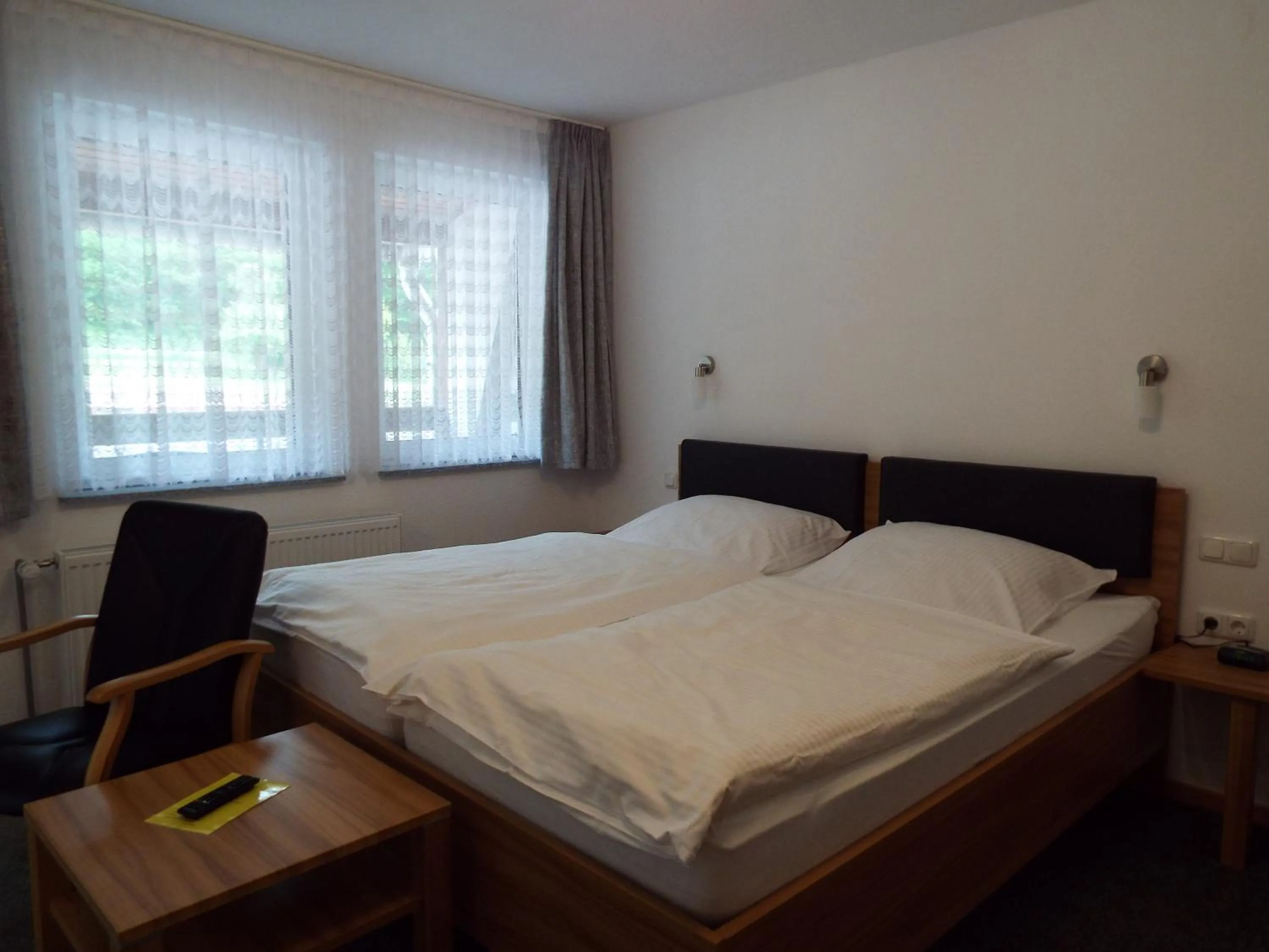 Bed in Hotel garni Zum Reinhardswald