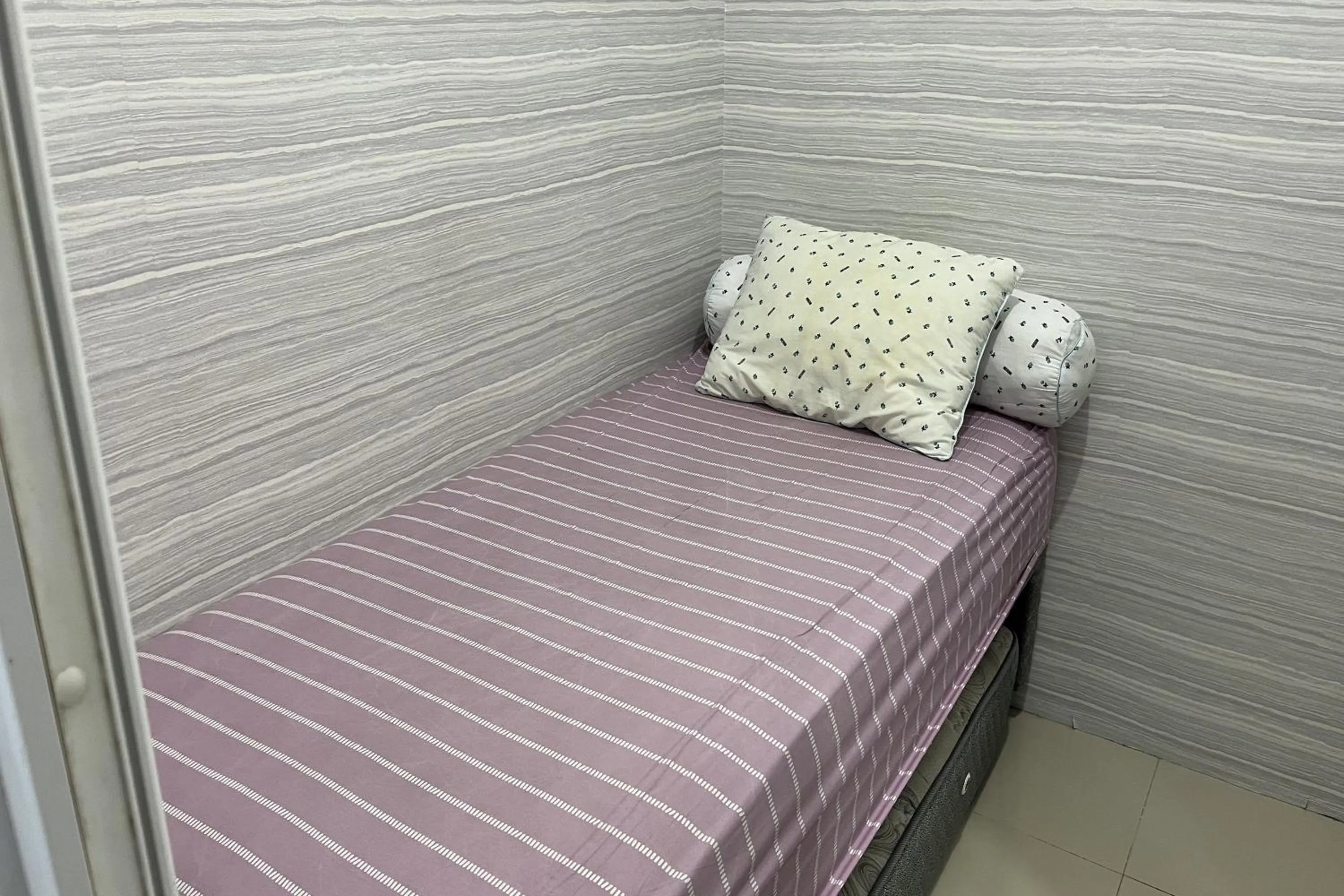 Bedroom, Bed in Green Pramuka by Uchi Property