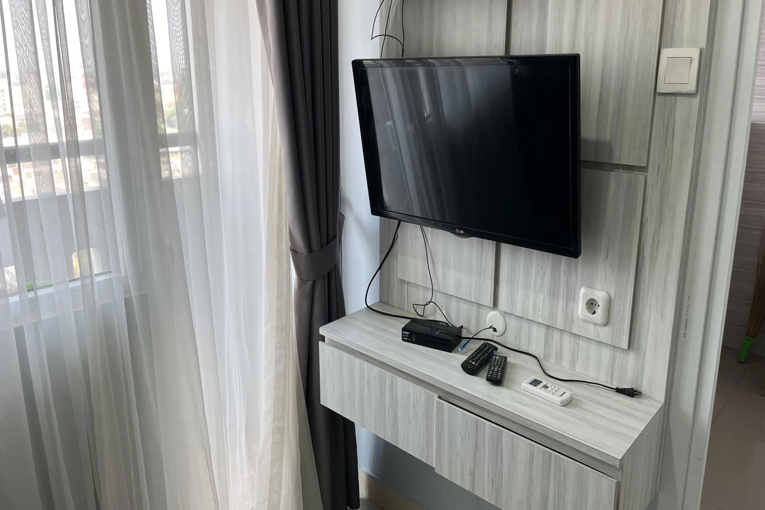 TV and multimedia in Green Pramuka by Uchi Property