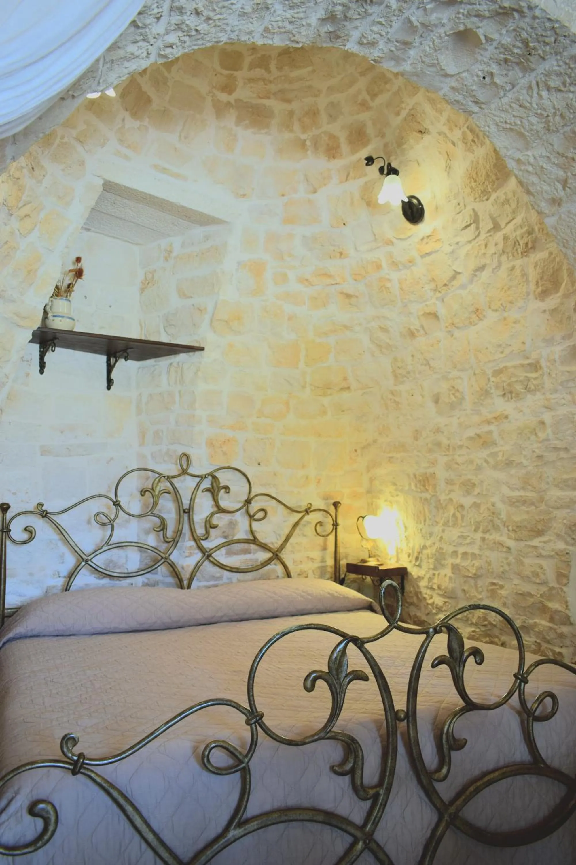 Photo of the whole room, Bed in La Rosa dei Trulli B&B
