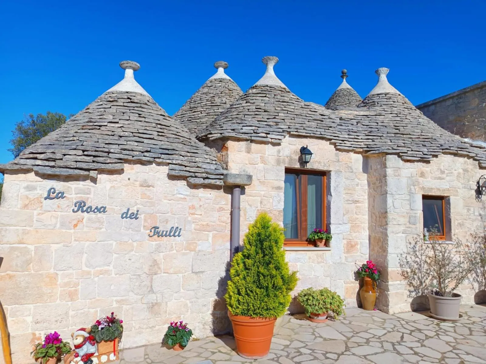 Property building in La Rosa dei Trulli B&B