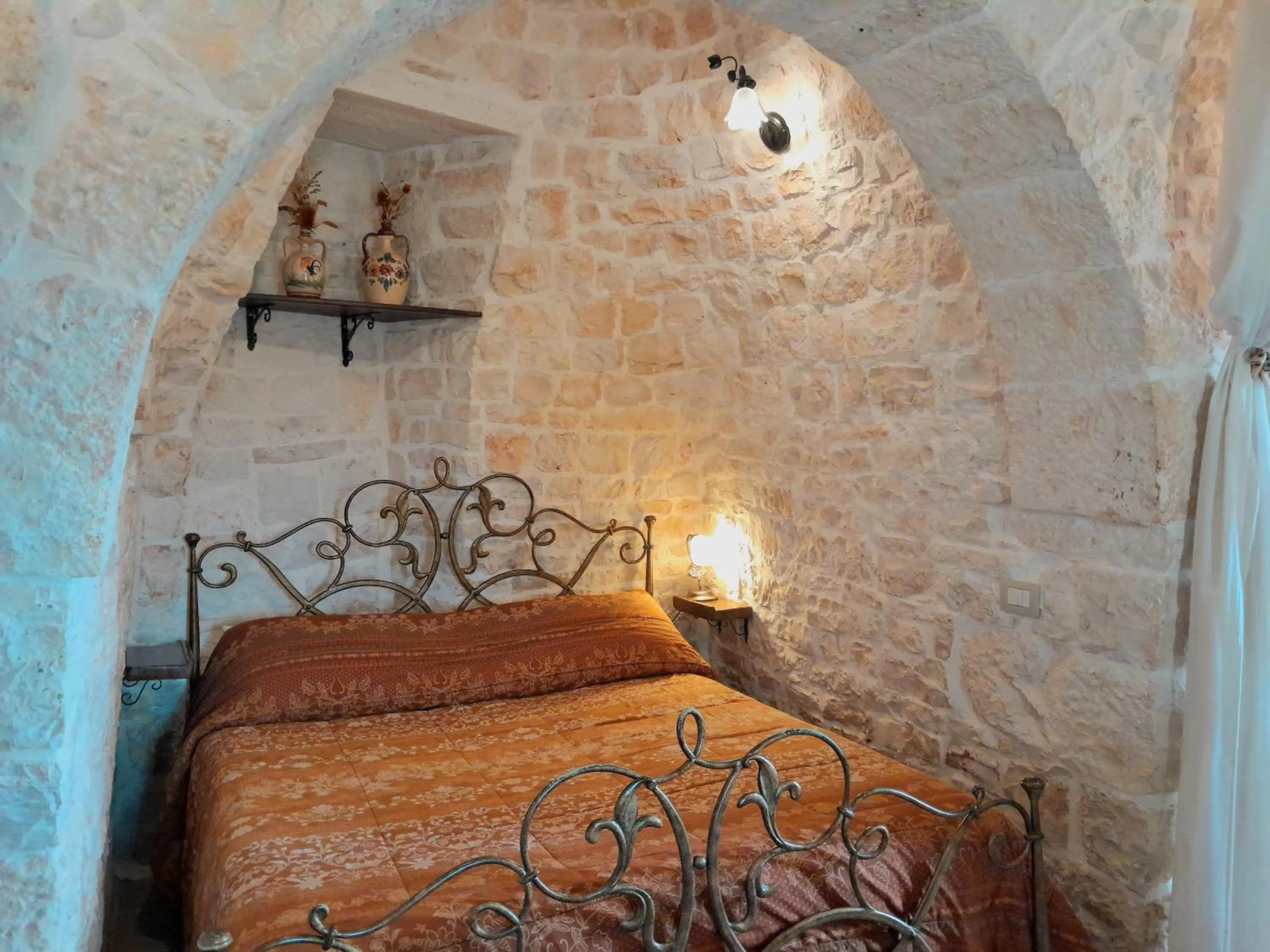 Bed in La Rosa dei Trulli B&B