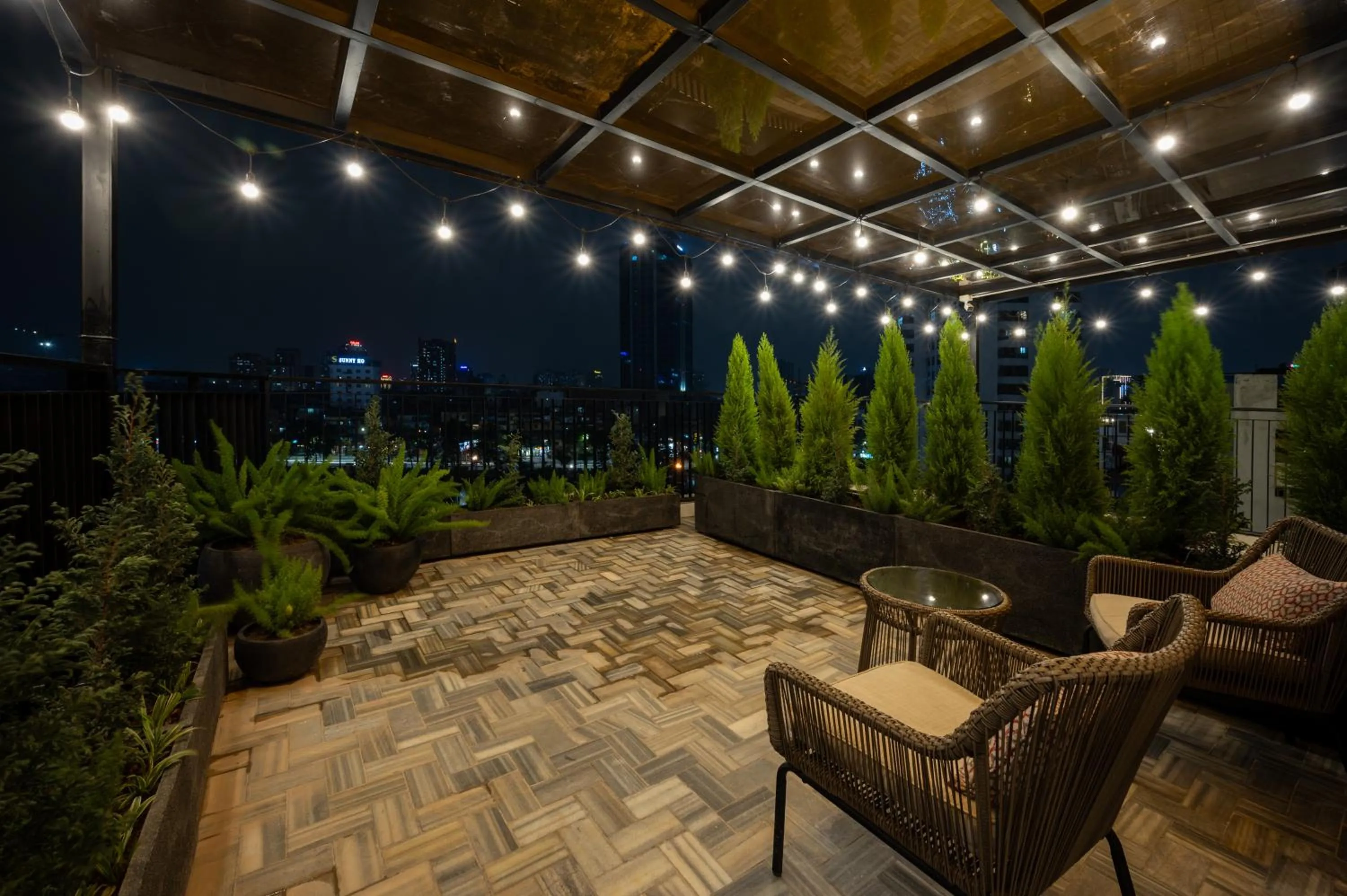 Night in iRest Signature Ba Dinh Lakeside