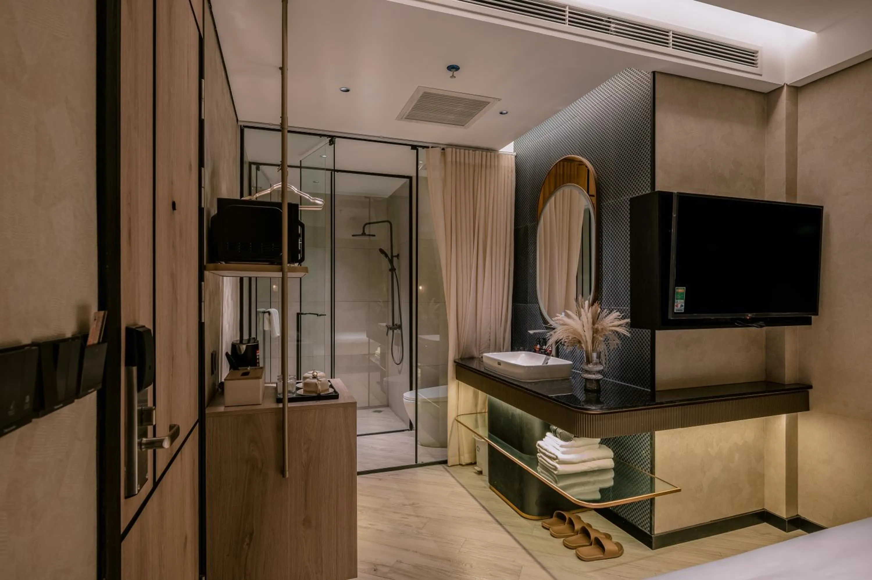 Shower in iRest Signature Ba Dinh Lakeside