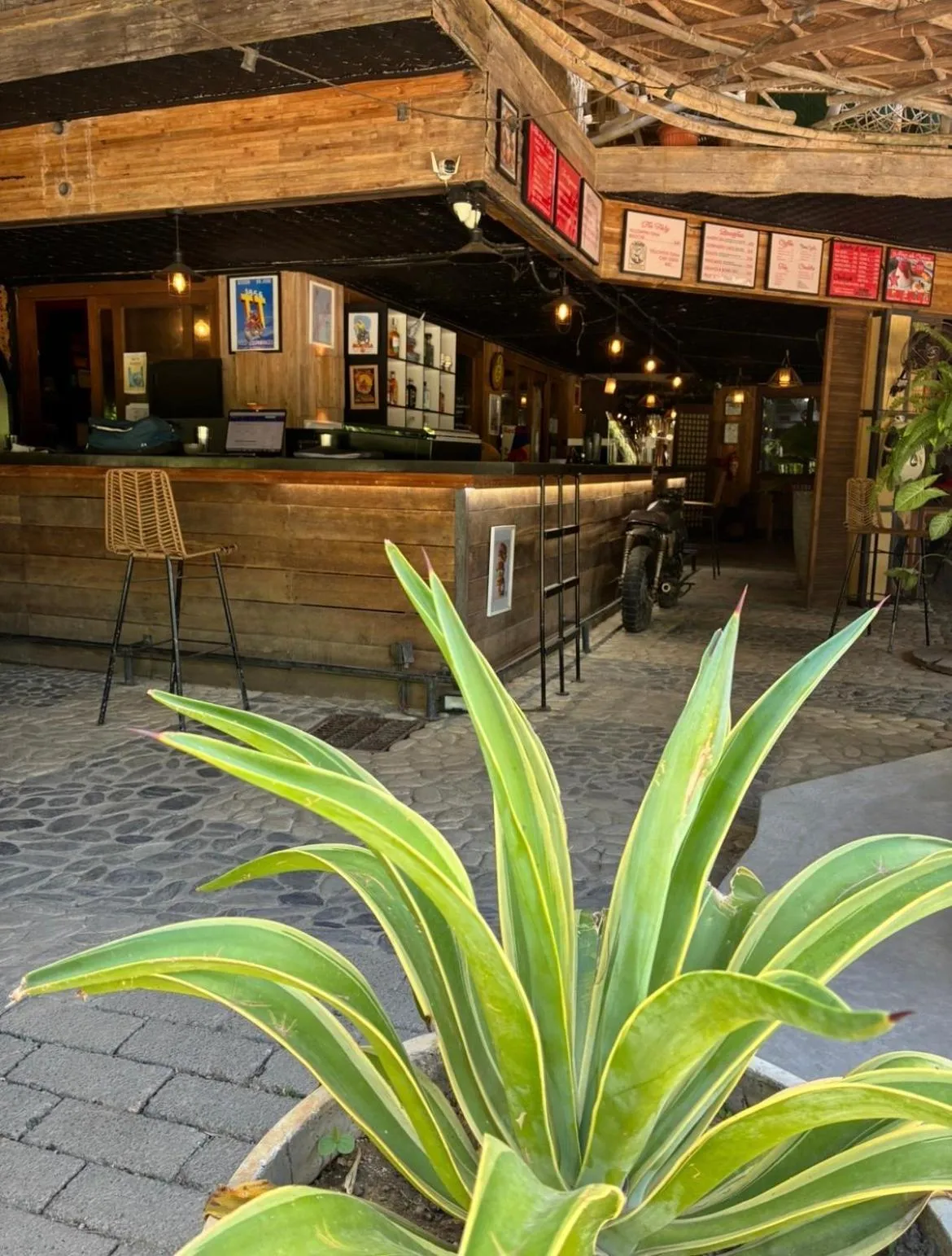 Restaurant/places to eat in Lakwa Motel Lio