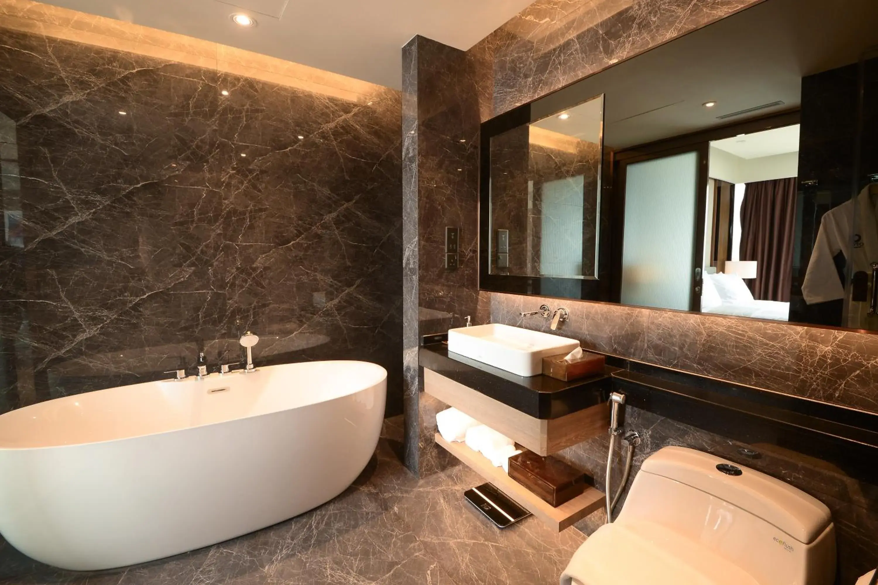 Molton Brown Signature Three Bedroom Suite in Imperial KLCC by Opus Hospitality Molton Brown Signature Three Bedroom Suite in Imperial KLCC by Opus Hospitality