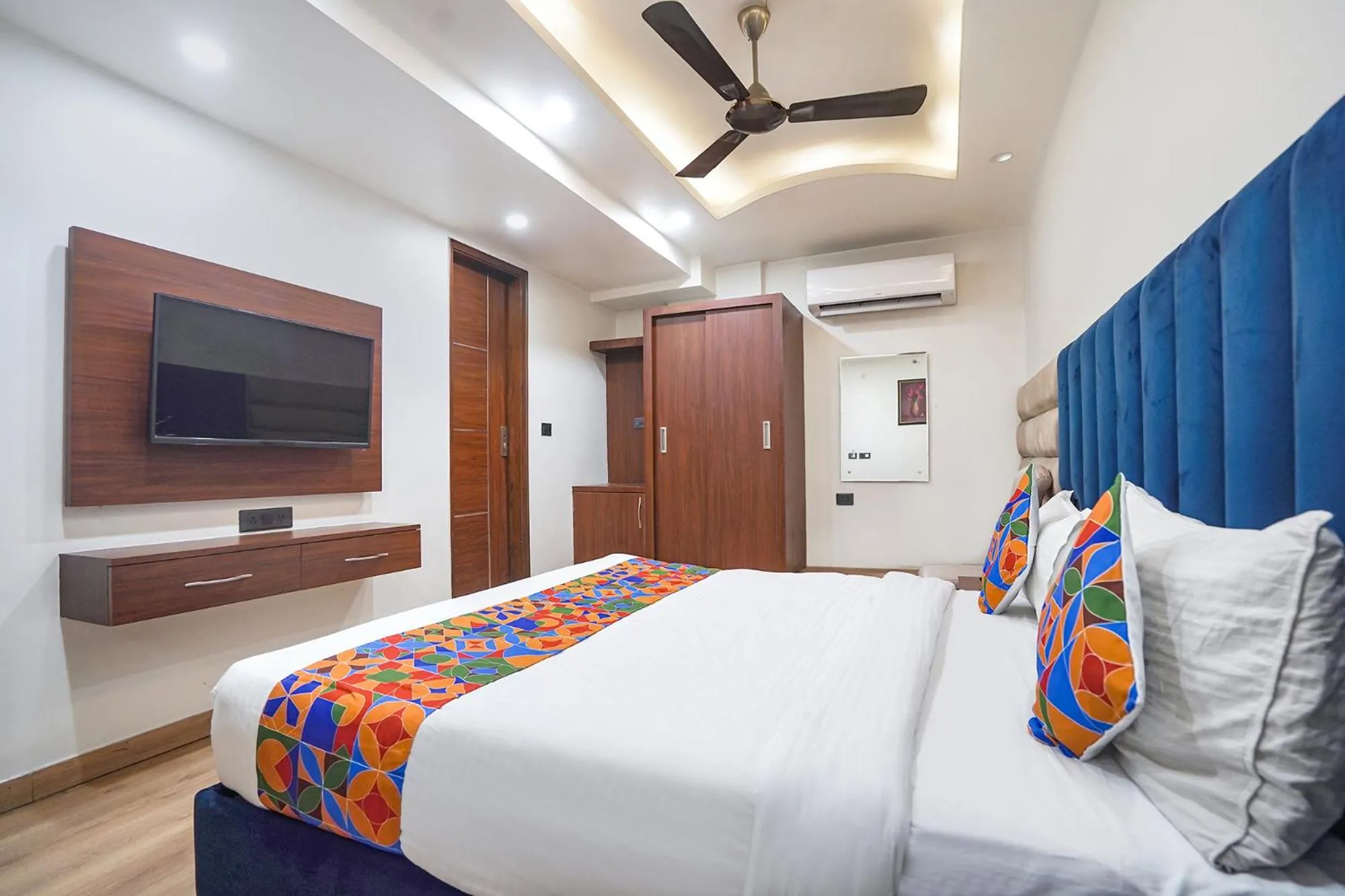 Bed in FabHotel Golden Eye Inn - Nehru Place Market