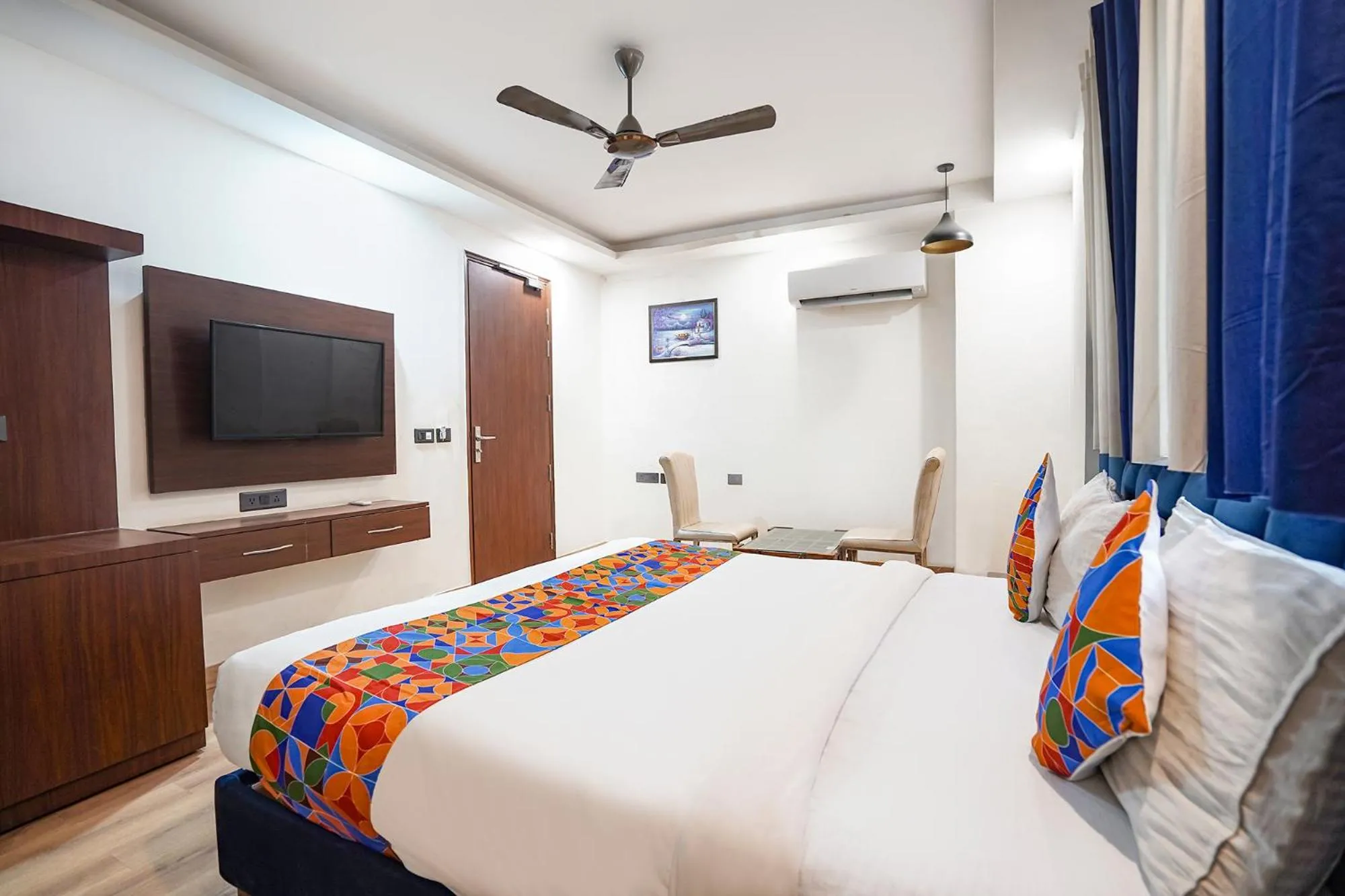 Bed in FabHotel Golden Eye Inn - Nehru Place Market