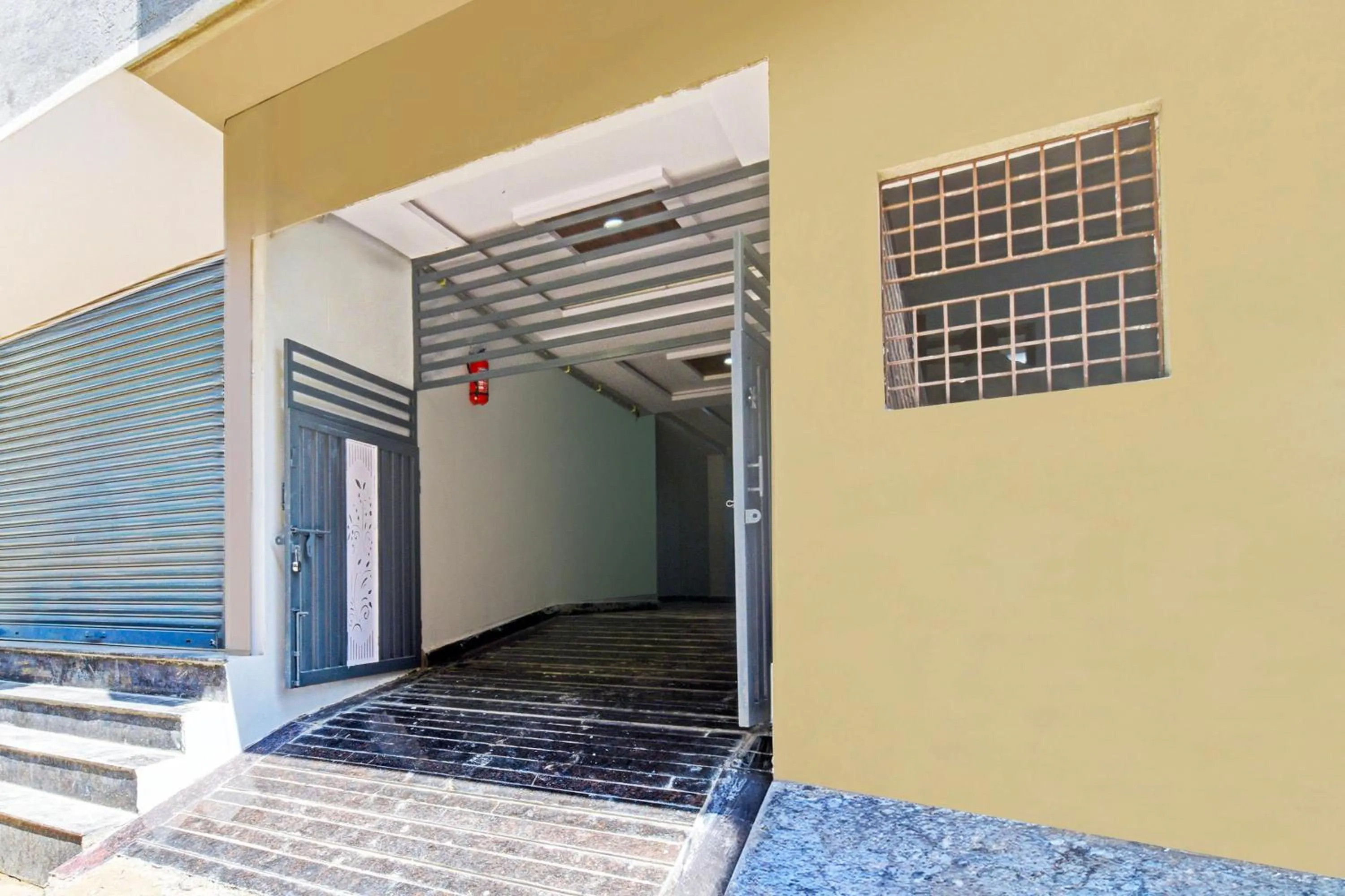 Facade/entrance in Hotel O RBS Square Inn Uppal