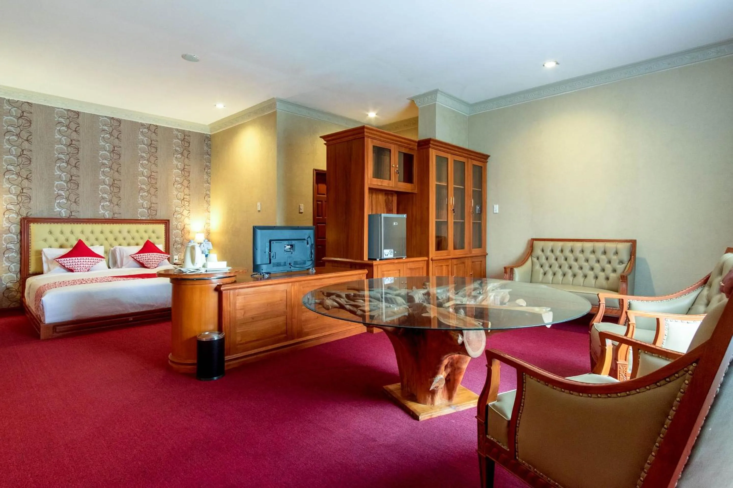 Bedroom, Bed in Capital O 293 Mutiara Hijau Suites Syariah