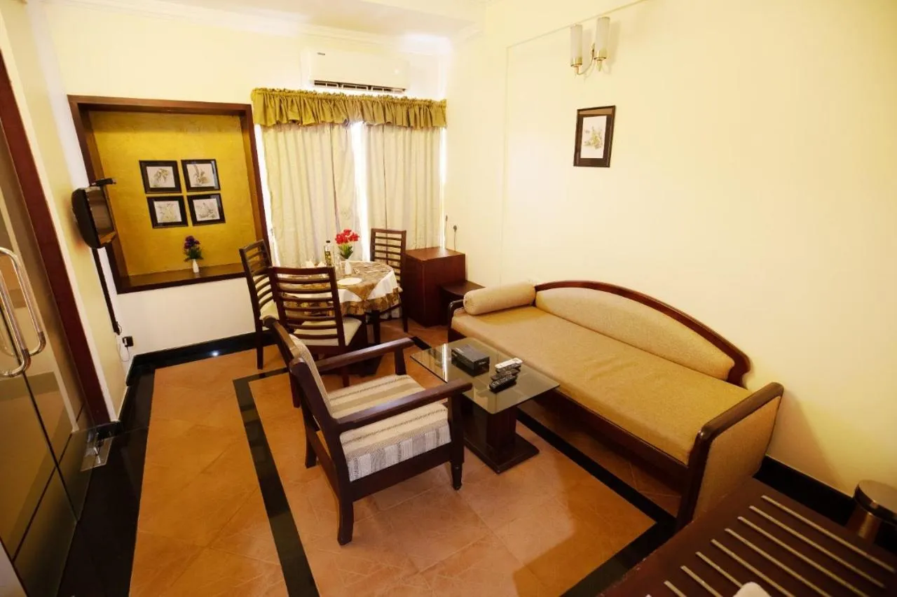 Living room, Bed in Hotel Afrad International