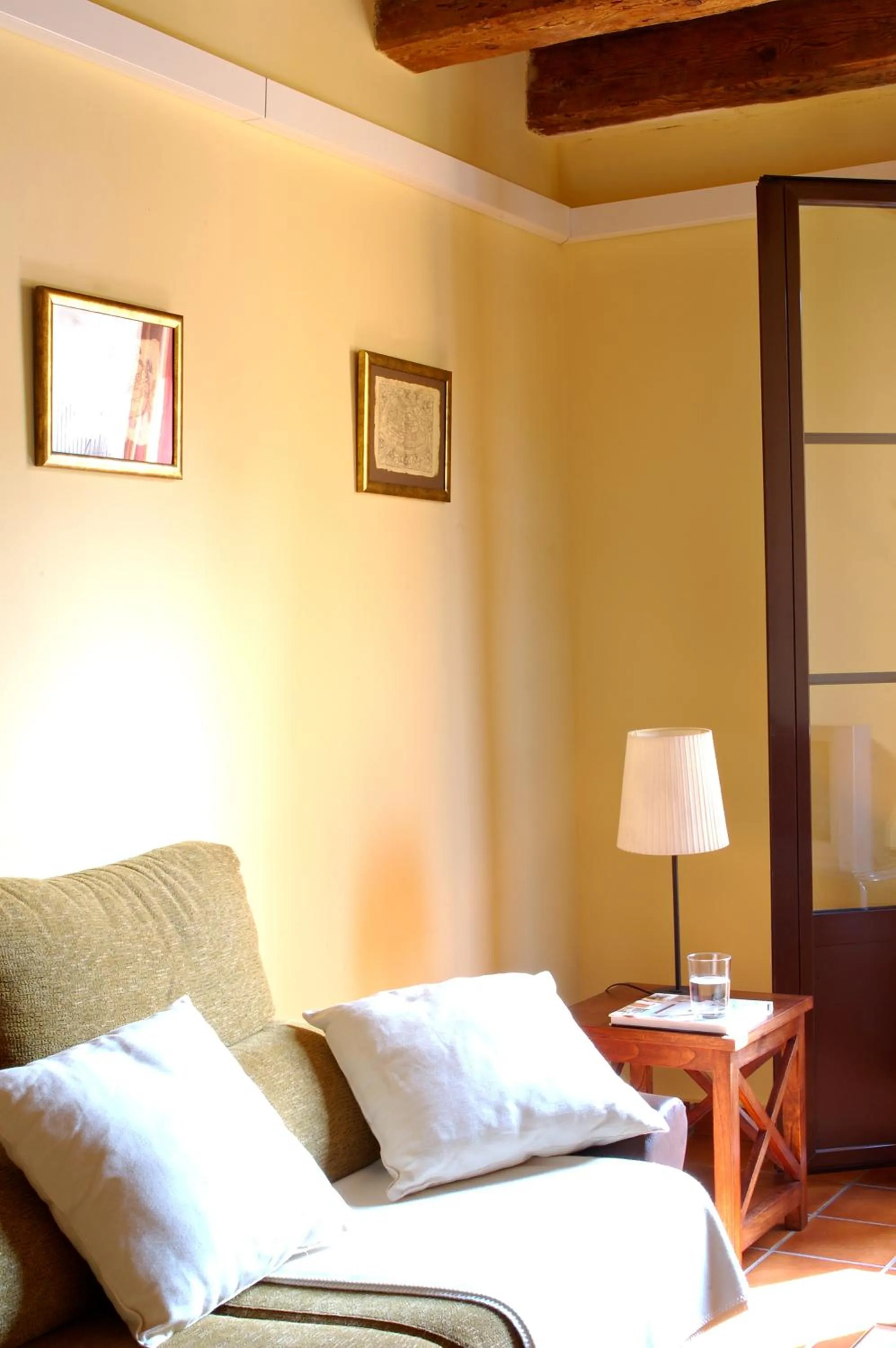 Dining area, Bed in AinB Las Ramblas-Guardia Apartments