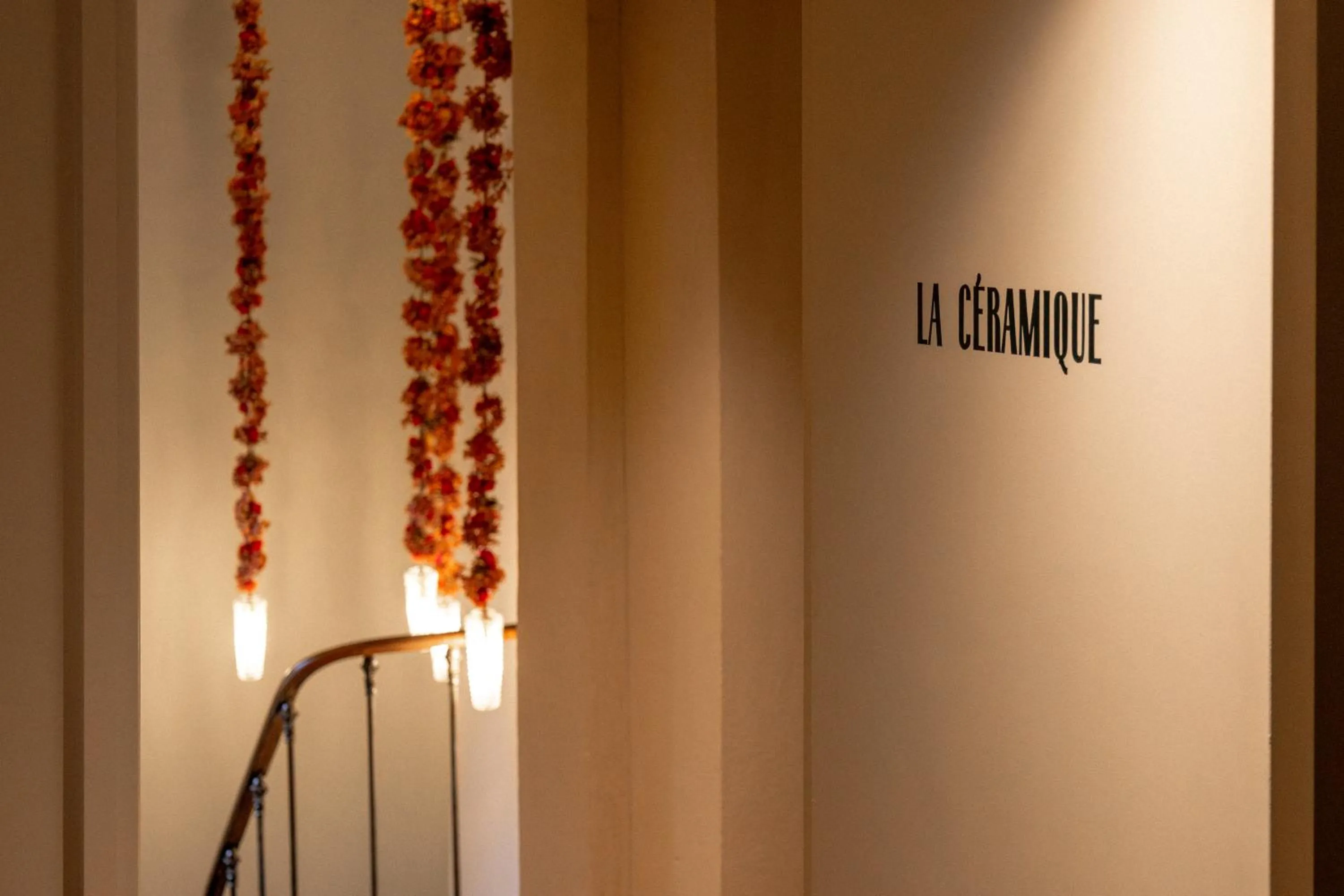 Logo/Certificate/Sign in FÓLKLORE Boutique Hôtel