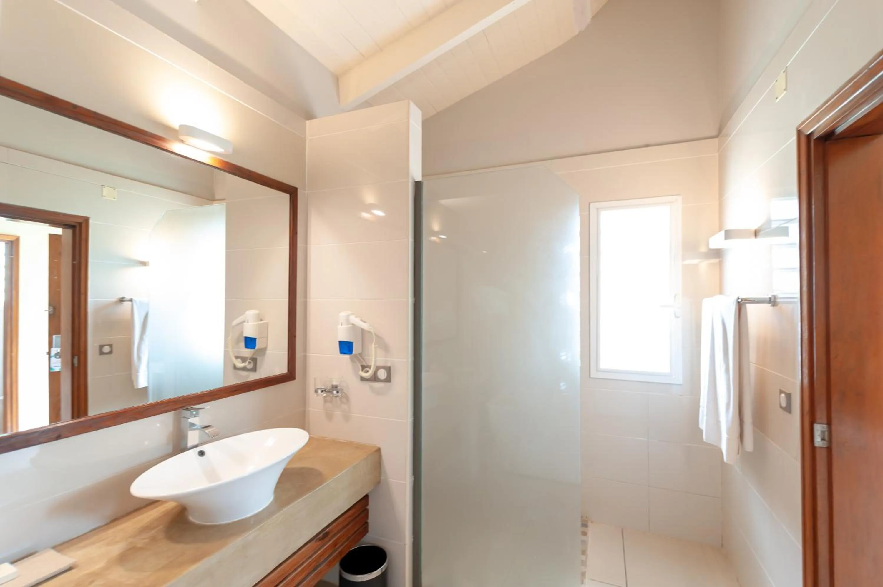 Shower in Palm Beach Resort & Spa