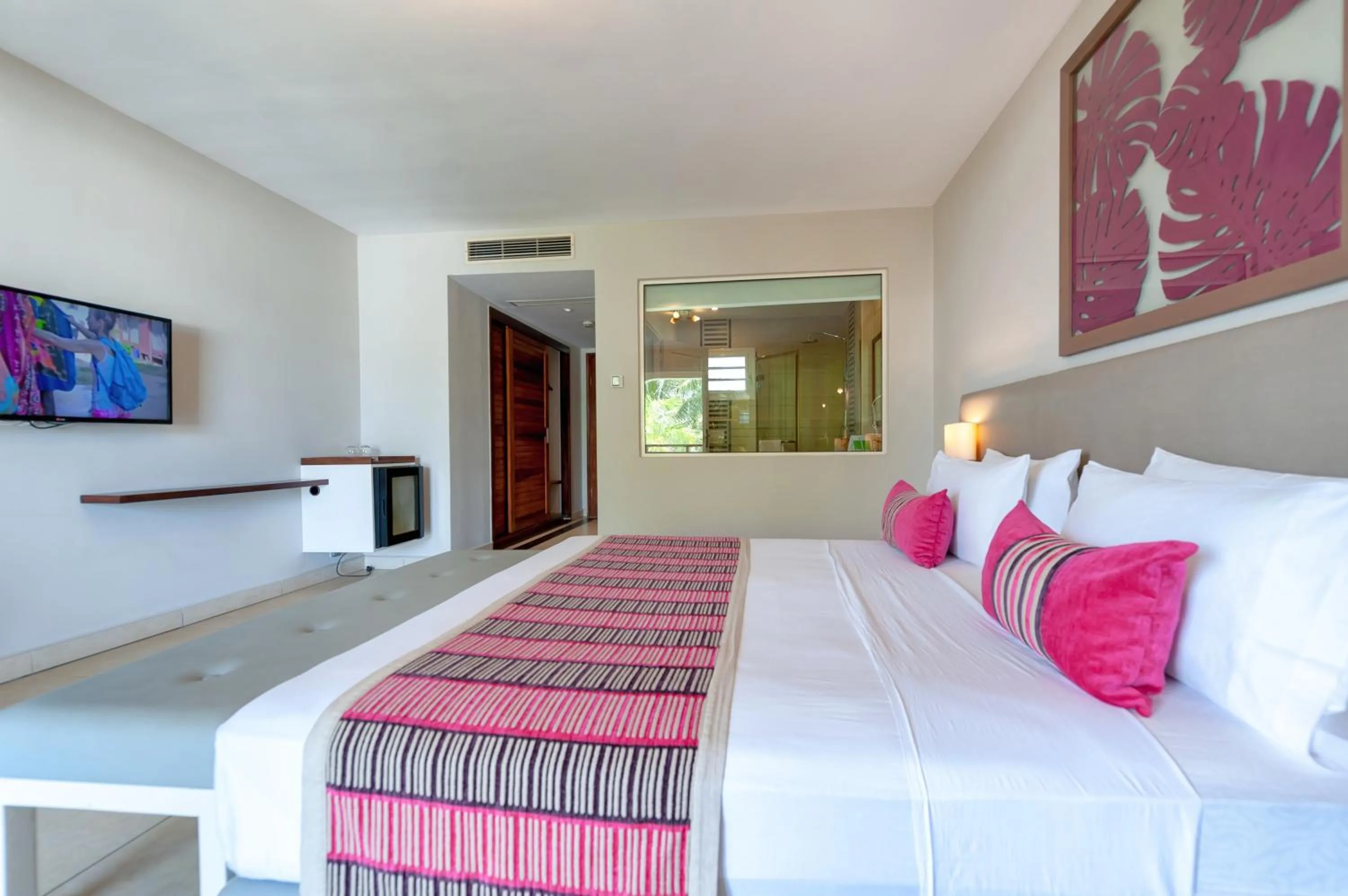 Bedroom, Bed in Palm Beach Resort & Spa