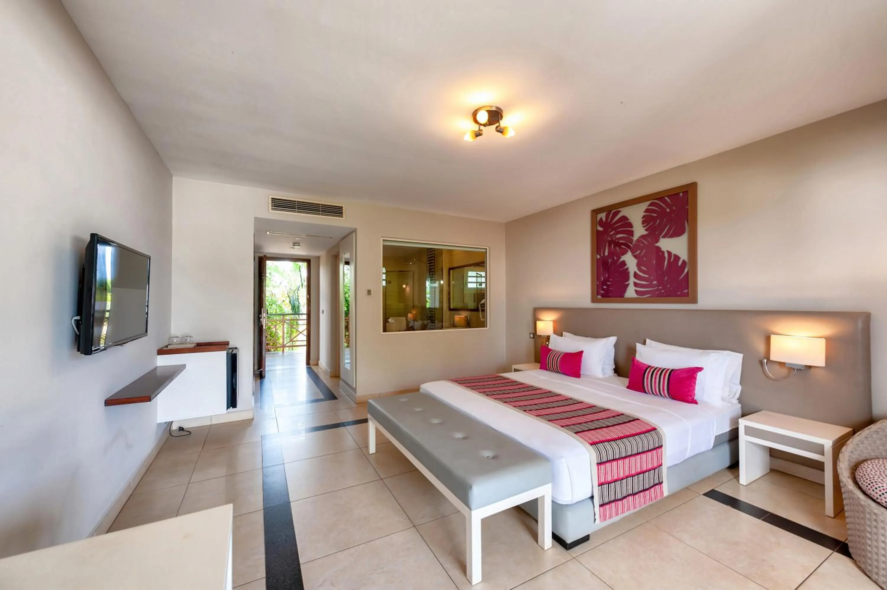 TV and multimedia, Bed in Palm Beach Resort & Spa