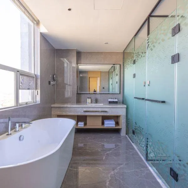 Shower in Ramada Plaza by Wyndham Ezhou Binjiang