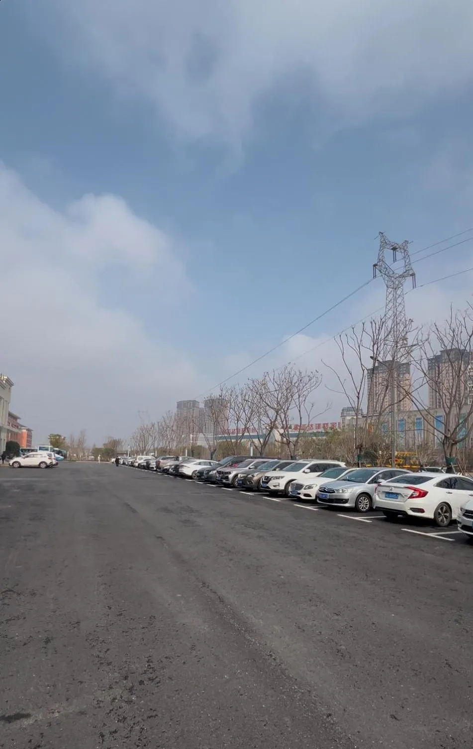 Parking in Ramada Plaza by Wyndham Ezhou Binjiang