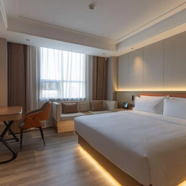 Bed in Ramada Plaza by Wyndham Ezhou Binjiang