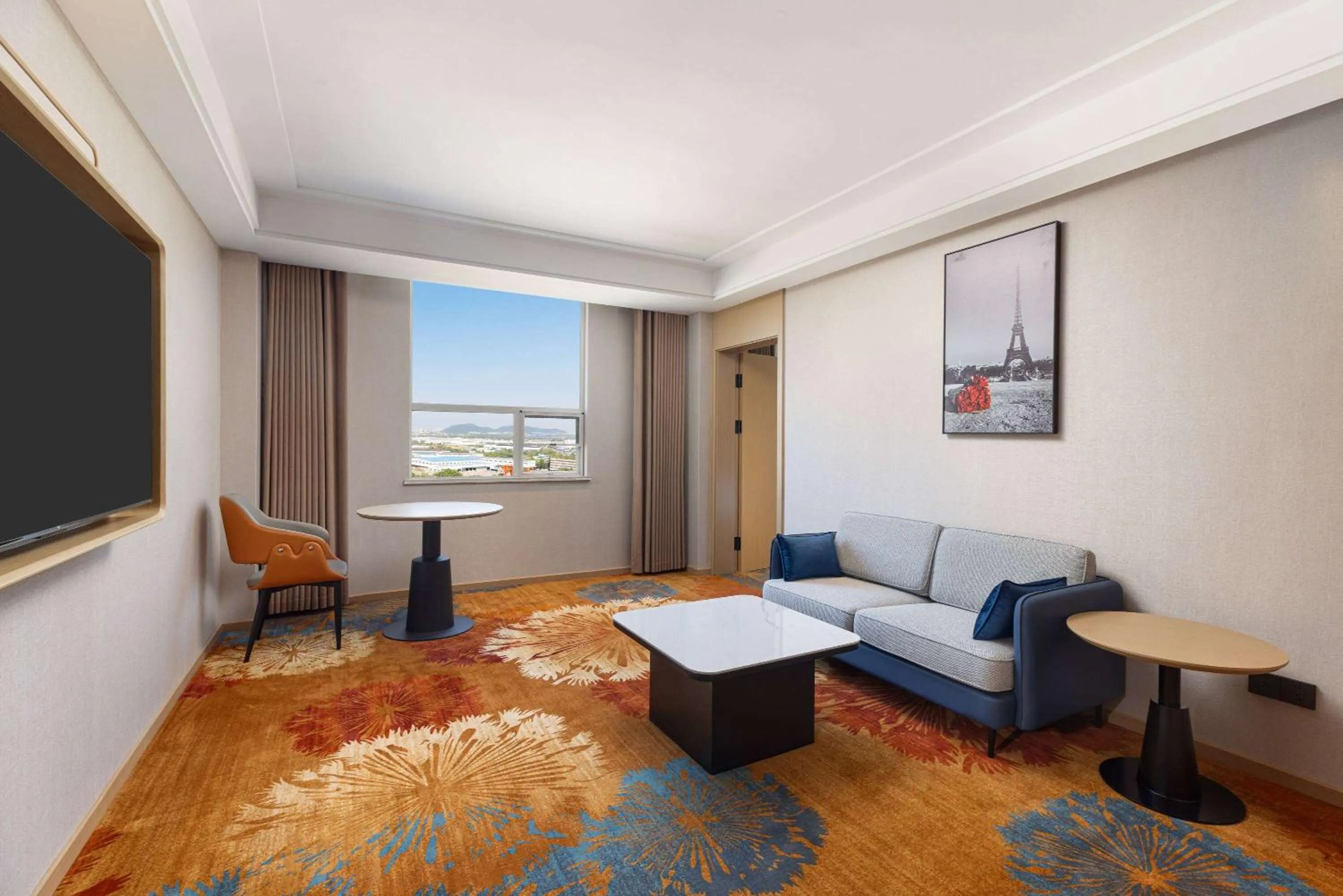 Photo of the whole room in Ramada Plaza by Wyndham Ezhou Binjiang