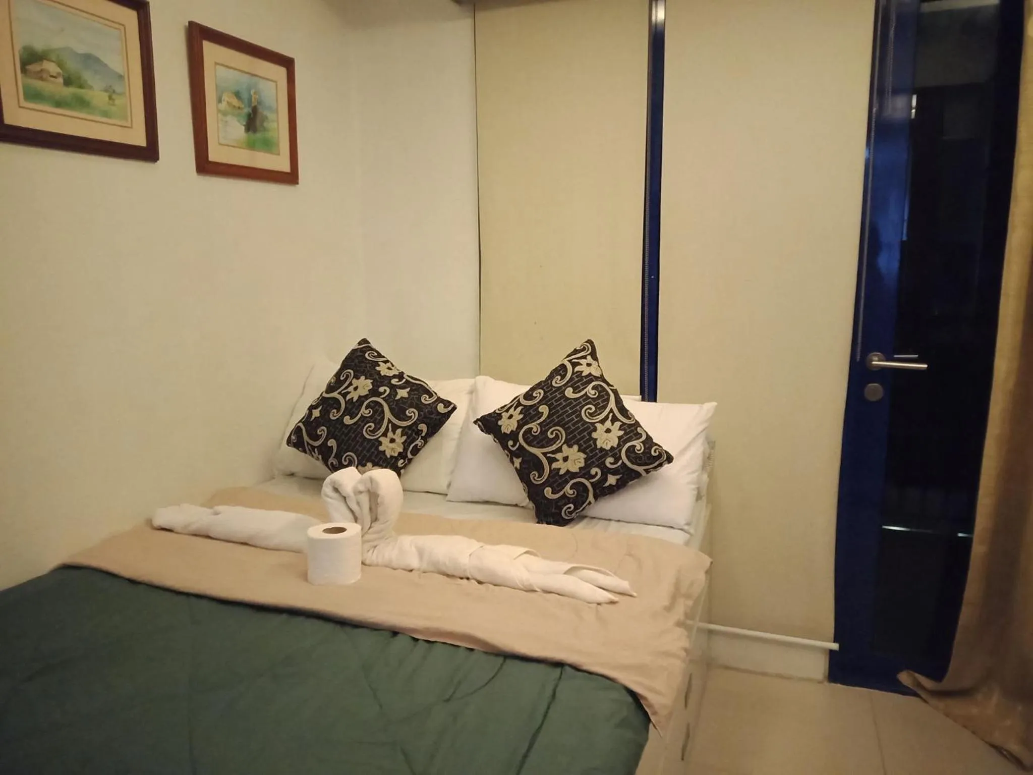 Bed in Jericho's Place