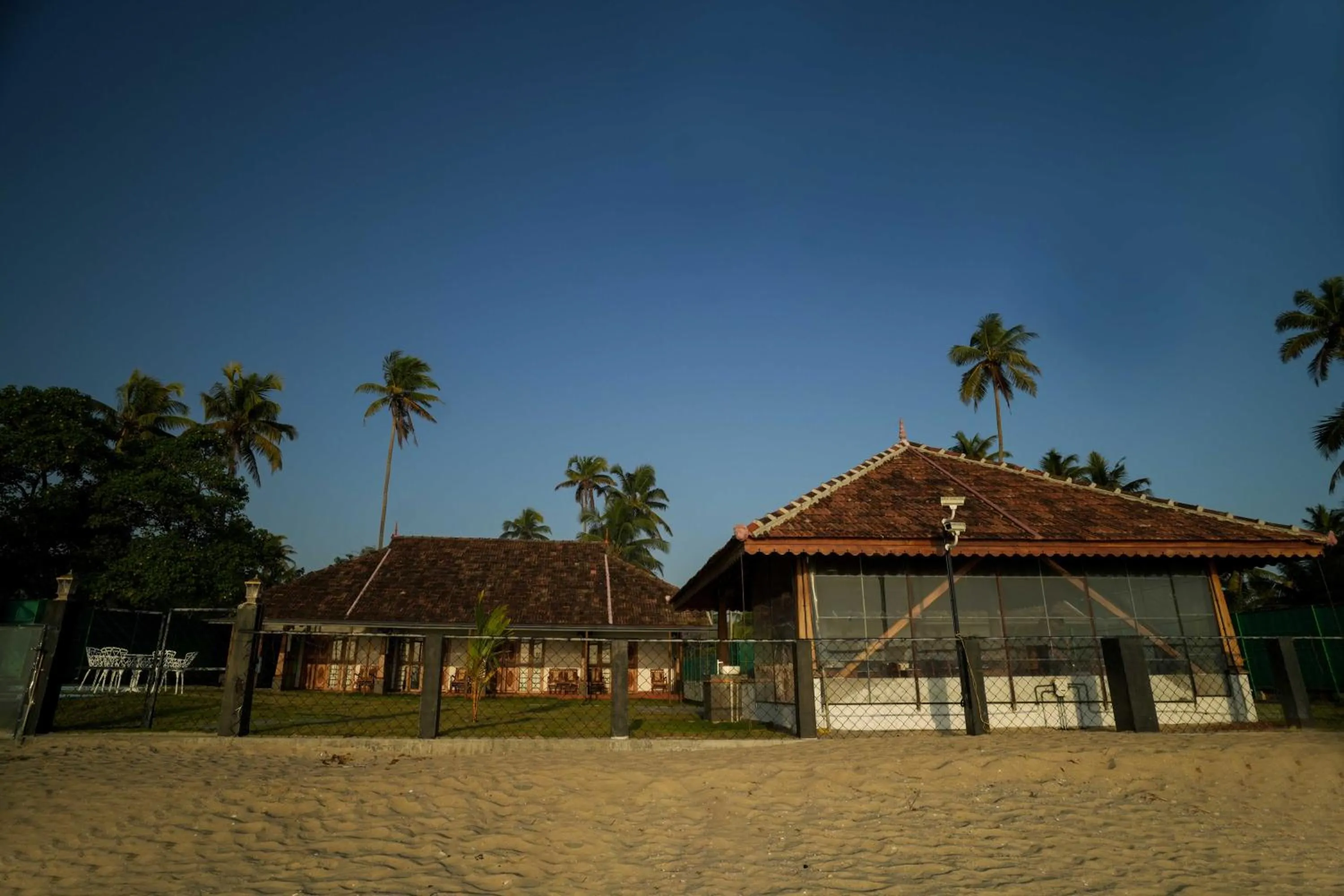 Property building in Ragas - Marari Beach Villa By Perfect Stays